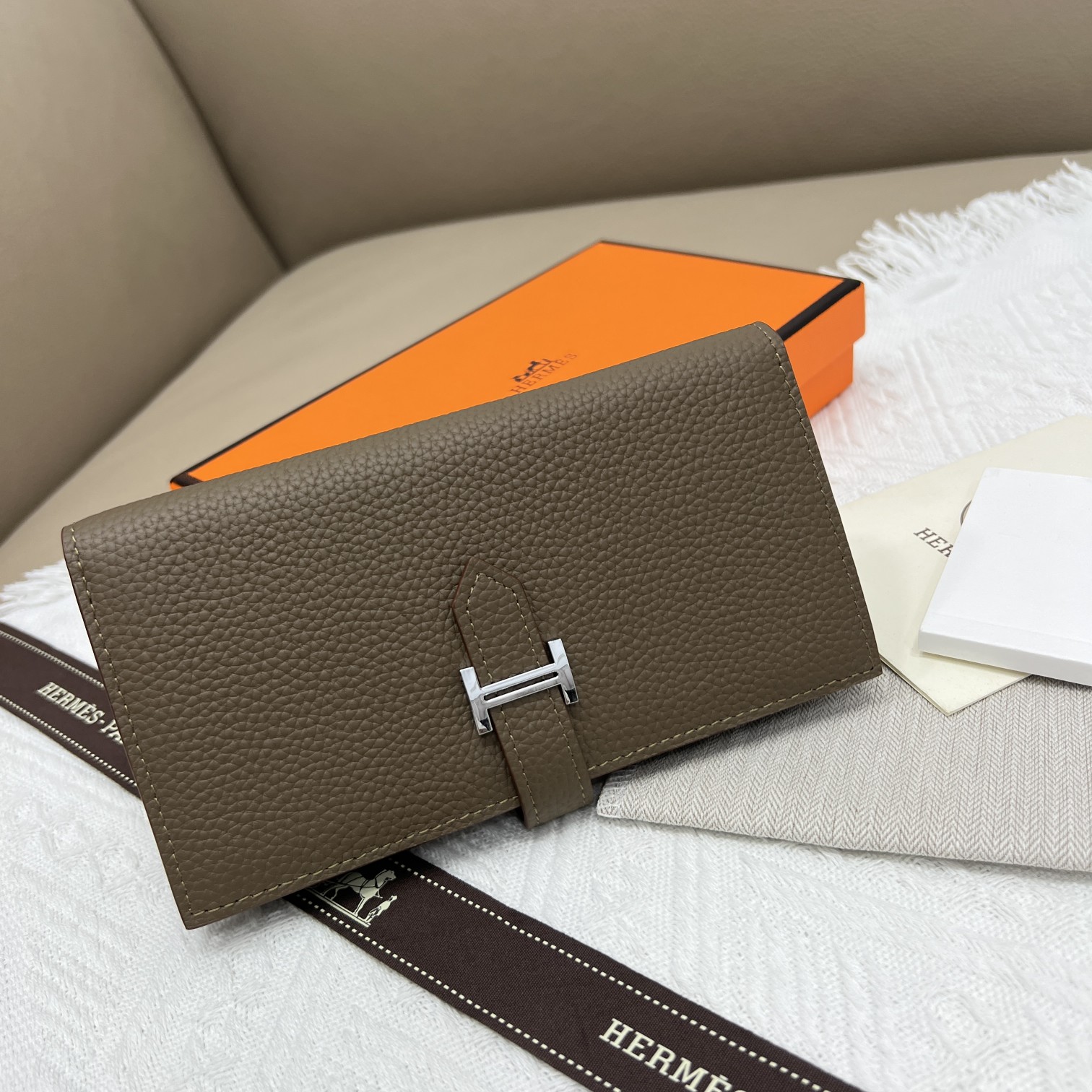 Hermès Togo Leather Vertical Wallet with Interior Zipper Pocket 2 a1653761506056 7047