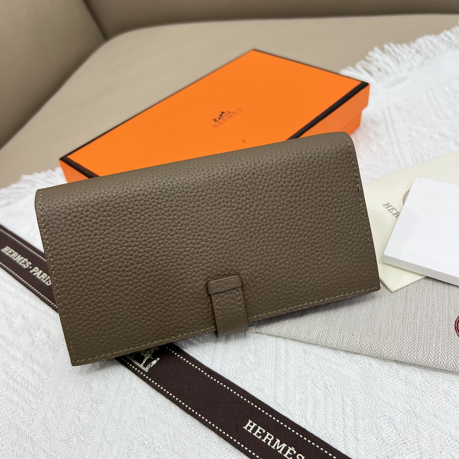 Hermès Togo Leather Vertical Wallet with Interior Zipper Pocket 3 a1653761506246 1784