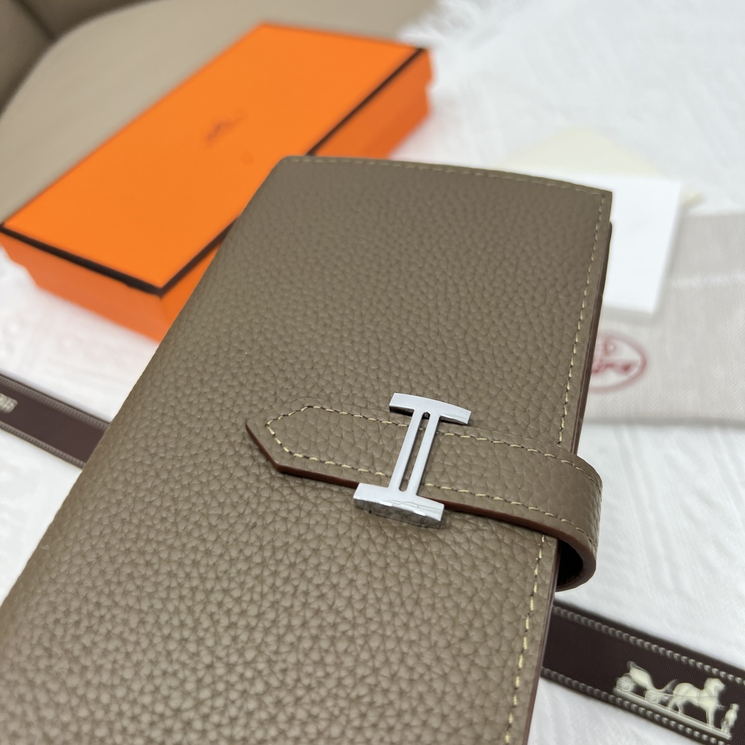 Hermès Togo Leather Vertical Wallet with Interior Zipper Pocket 6 a1653761507416 7600