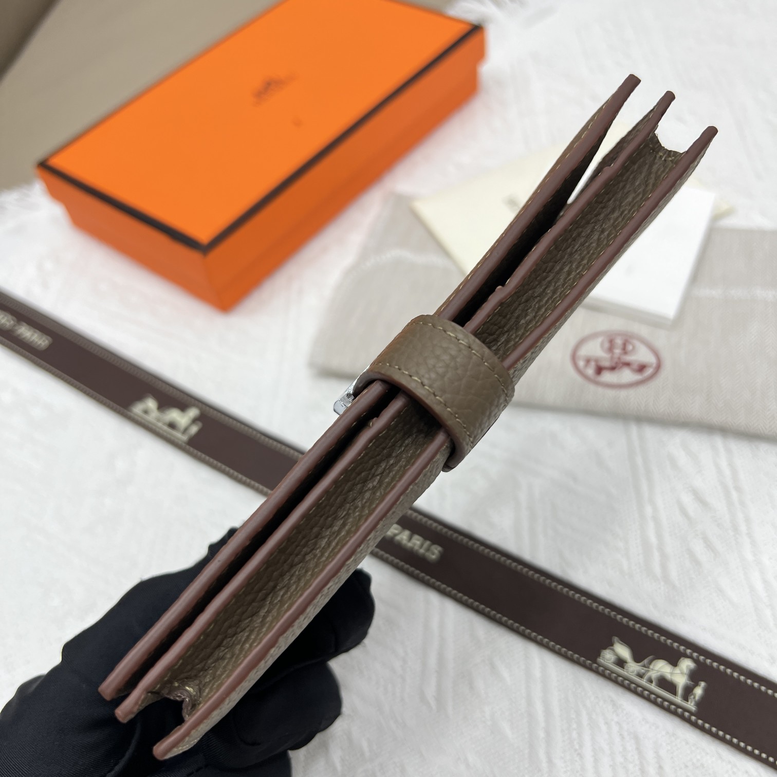 Hermès Togo Leather Vertical Wallet with Interior Zipper Pocket 7 a1653761507419 6725