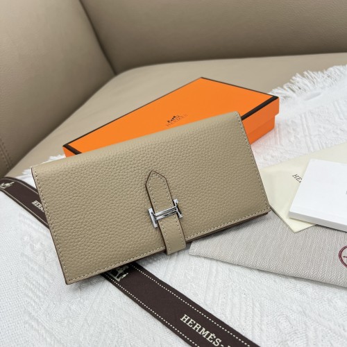 Hermes Women's Vertical Wallet in Togo Leather - Elegant and Functional