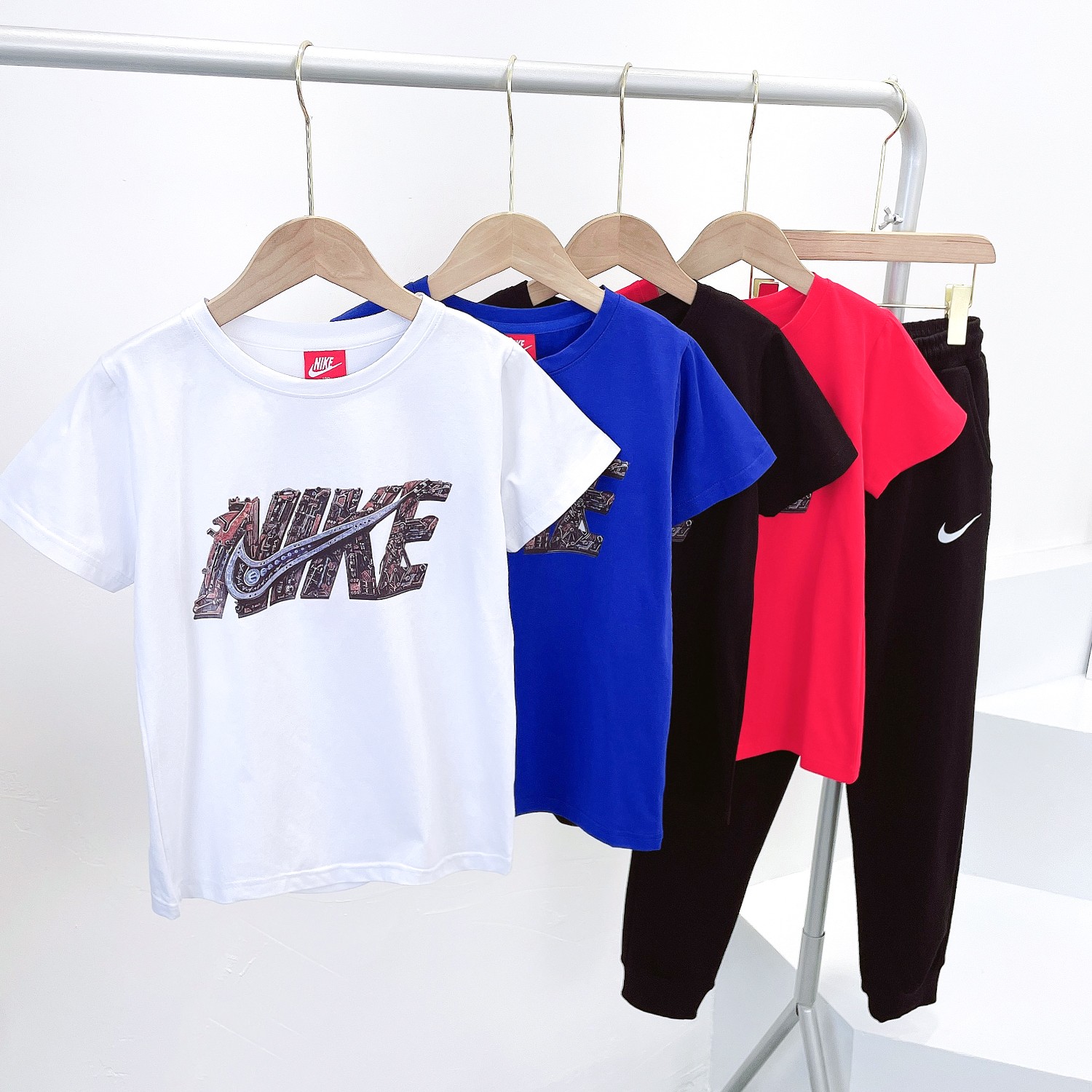 Nike Clothing Pants & Trousers Shirts & Blouses T-Shirt Two Piece Outfits & Matching Sets Spring/Summer Collection Short Sleeve