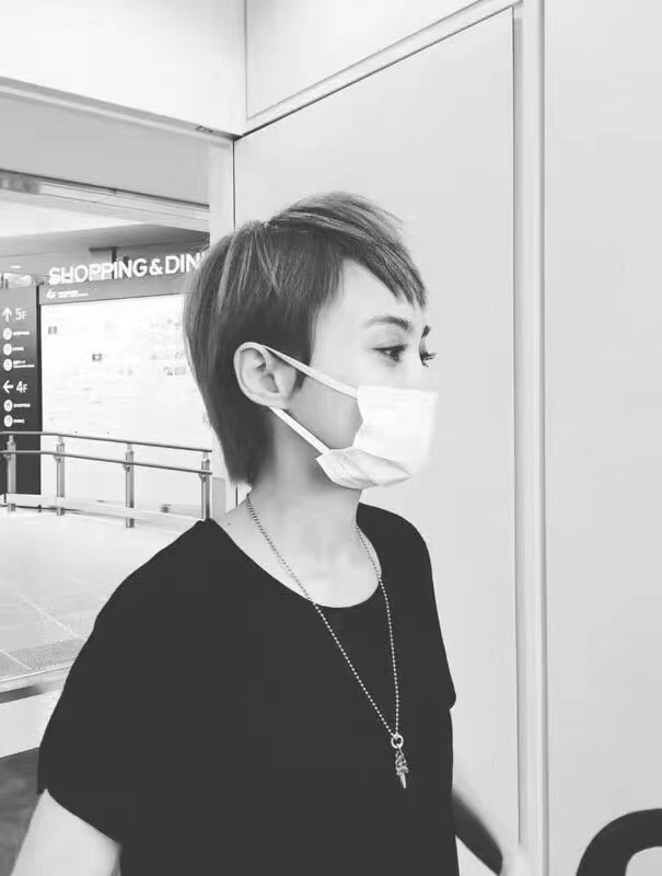 高版本克罗心小号单环宝剑吊坠配圆珠链，可搭配其他项链