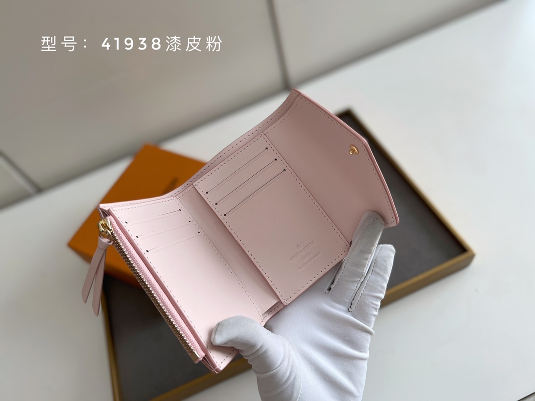 顶级原版💎 漆皮光面压花# 风格柔美款小巧,此款钱夹外部采用精心压纹Monogram Empreinte
