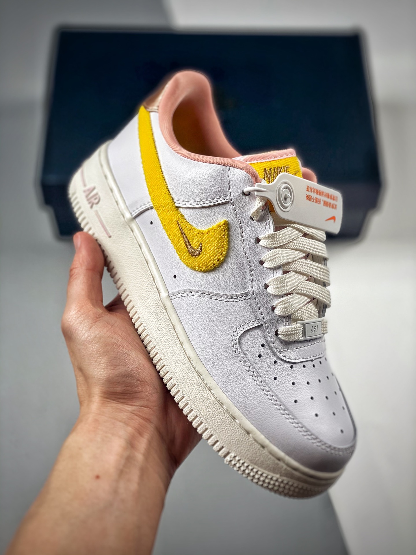 -3 NIke Air Force 1 '07 白黄 空军一号低帮休闲板鞋 原楦头原纸板 纯正空军版型 定制鞋盒 全掌内置全掌气垫 原厂中底钢印 拉帮完美 货号：DV2183 100 SIZE：36 36.5 37.5 38 38.5 3…