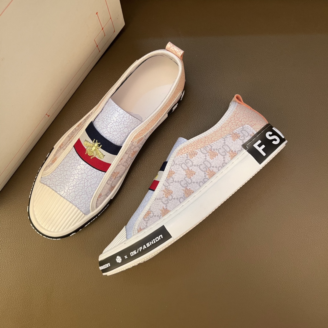 I0  高品质欧美大师设计简洁高档大气，专柜品质值得信赖，面料进口顶级牛皮 。😍 牛皮内里🐑 做工精细，专柜原版大底，上脚舒适百搭，潮男乐福专属定制，小 麦昆 Alexander McQueen  适合司机户外行车🚗 休闲鞋系列之首 男鞋