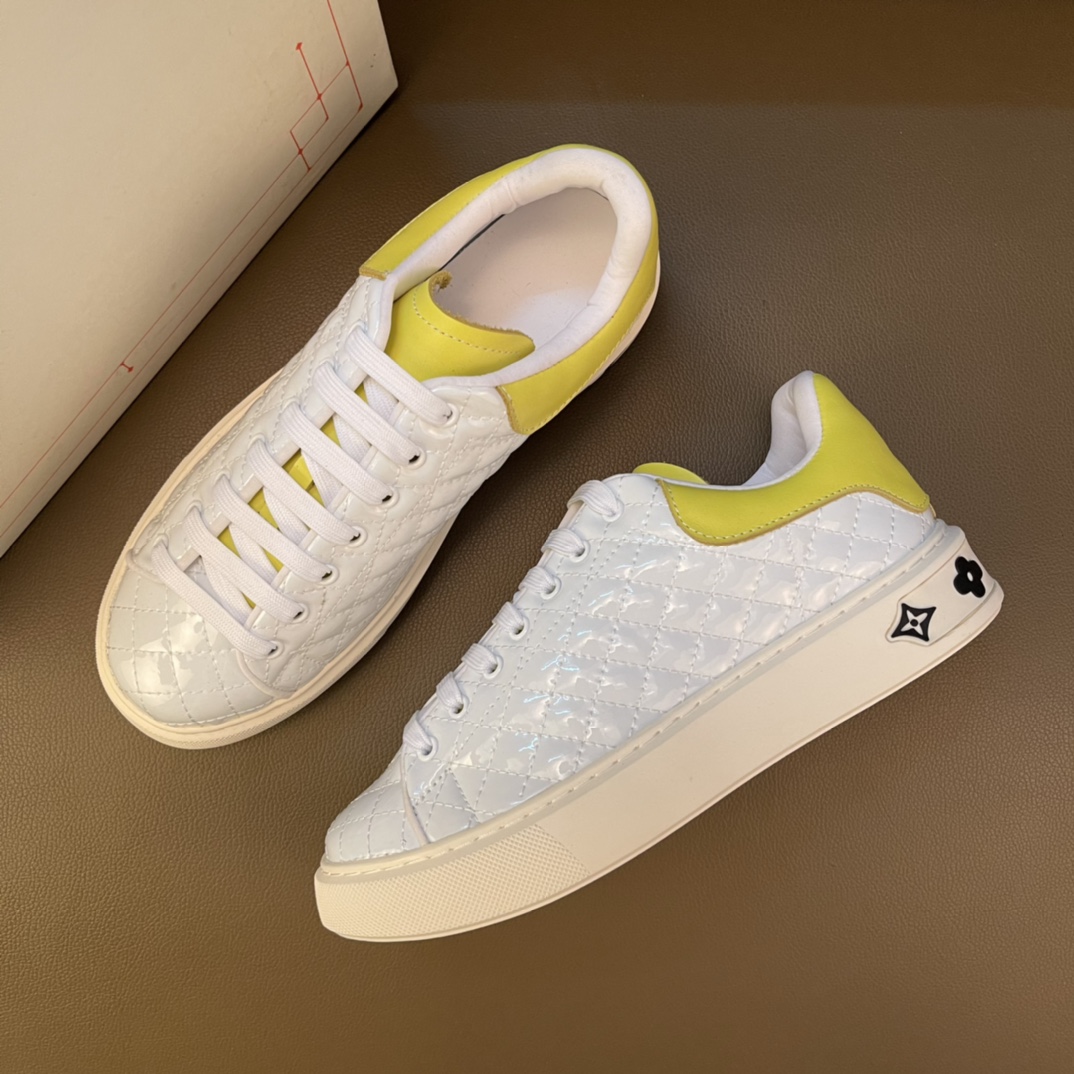 I0  高品质欧美大师设计简洁高档大气，专柜品质值得信赖，面料进口顶级牛皮 。😍 牛皮内里🐑 做工精细，专柜原版大底，上脚舒适百搭，潮男乐福专属定制，小 麦昆 Alexander McQueen  适合司机户外行车🚗 休闲鞋系列之首 男鞋