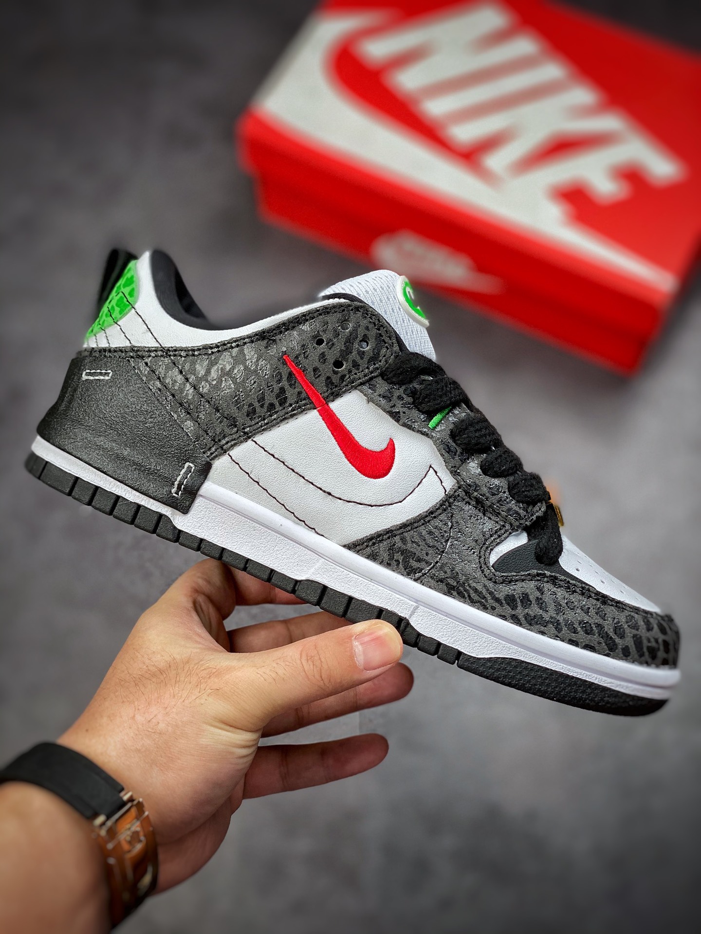 240 Nike Dunk Low Disrupt 2 黑绿蛇纹  内侧的 Nike Swoosh DV1490-161