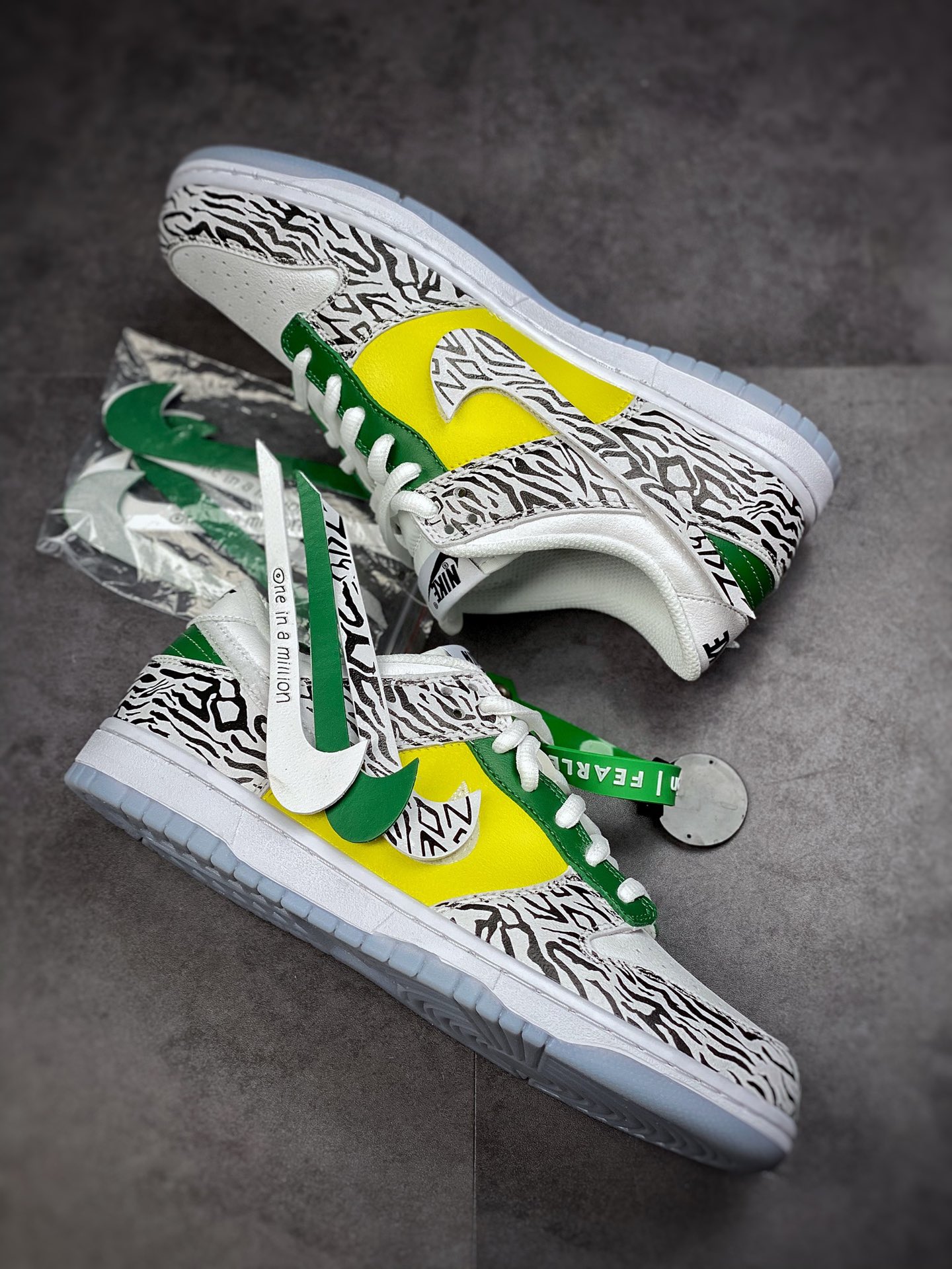 260 Nike Dunk Low “Doernbecher” 慈善联名 DR7305-100