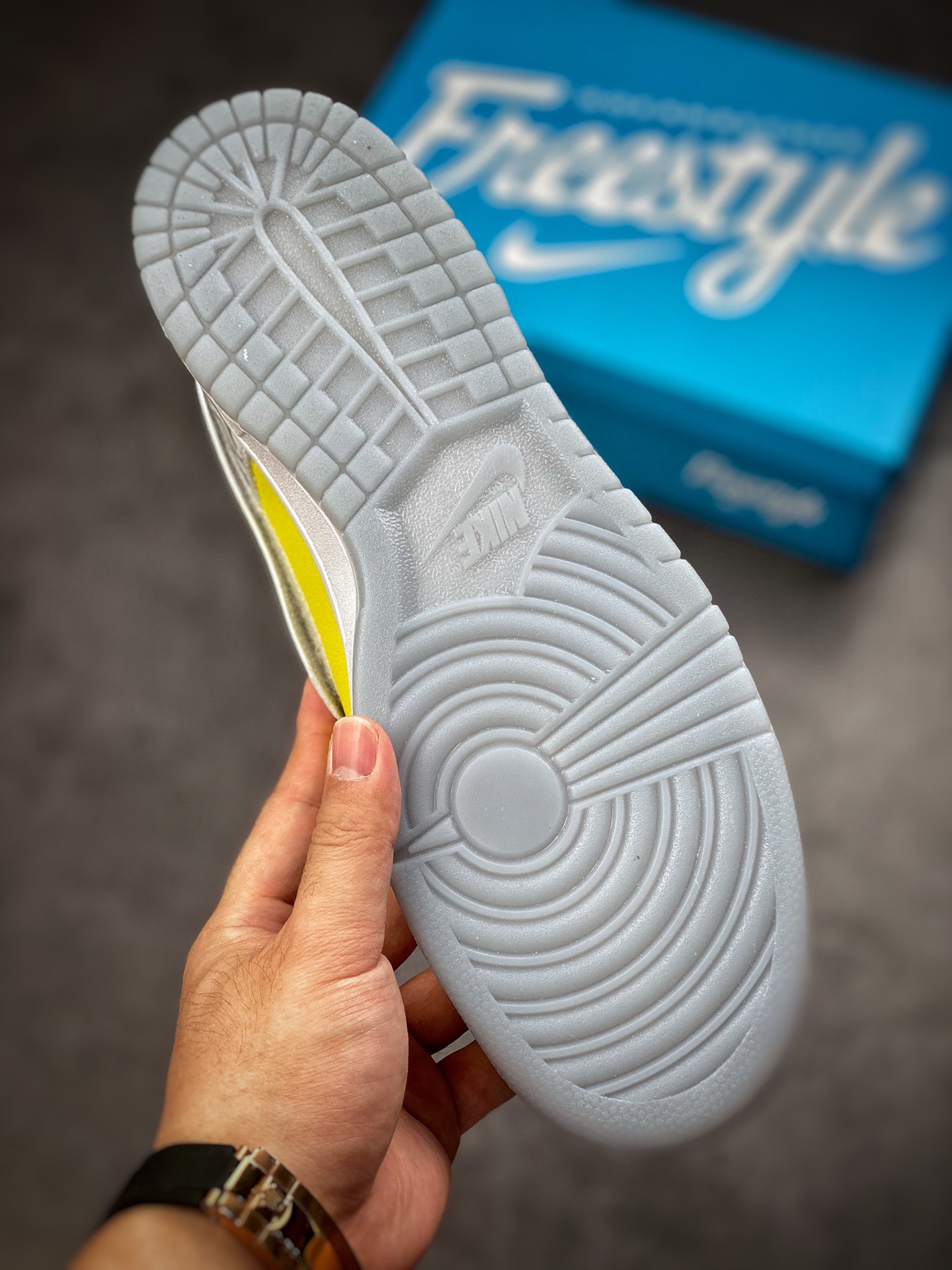 260 Nike Dunk Low “Doernbecher” 慈善联名 DR7305-100