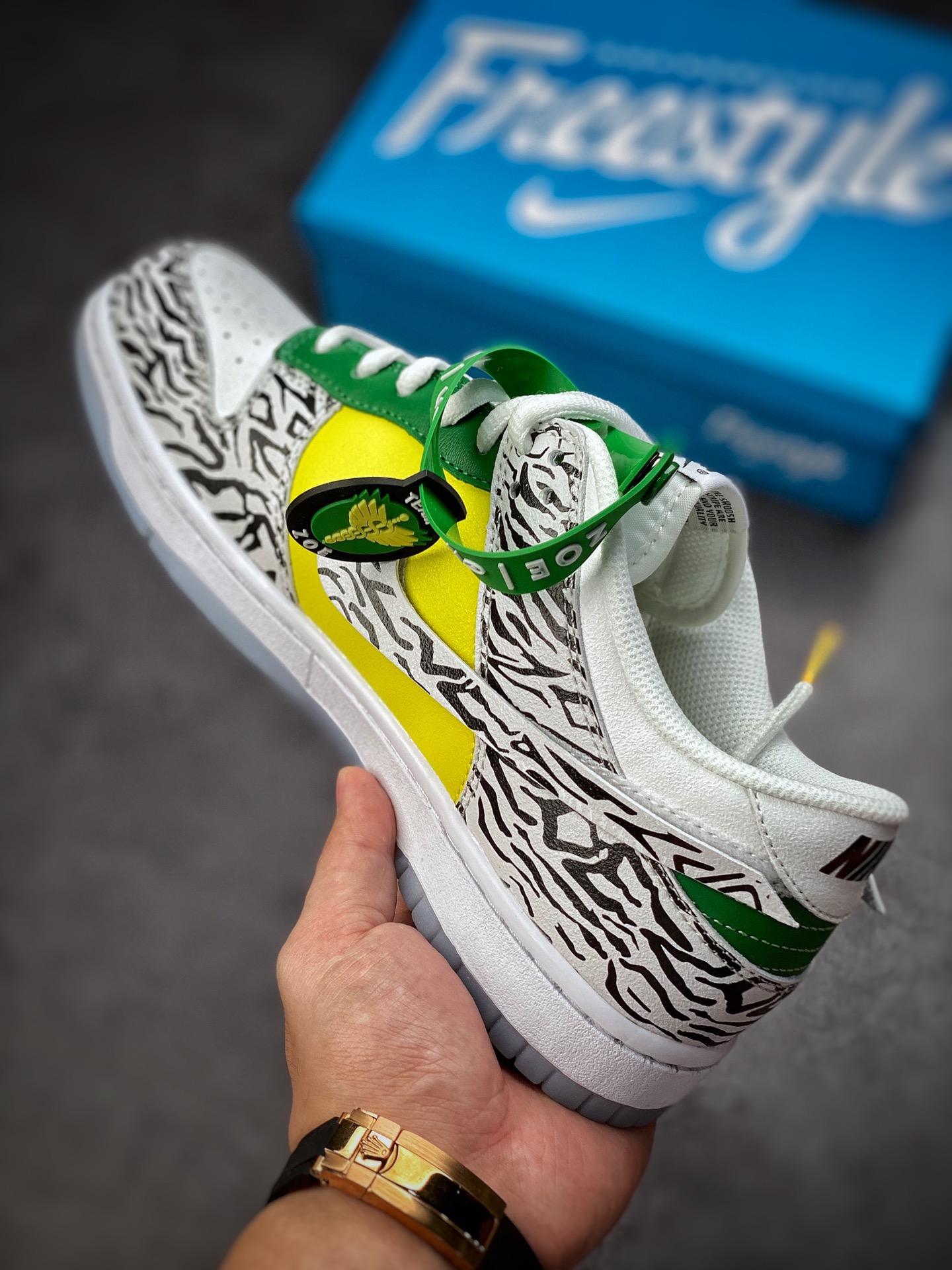 260 Nike Dunk Low “Doernbecher” 慈善联名 DR7305-100