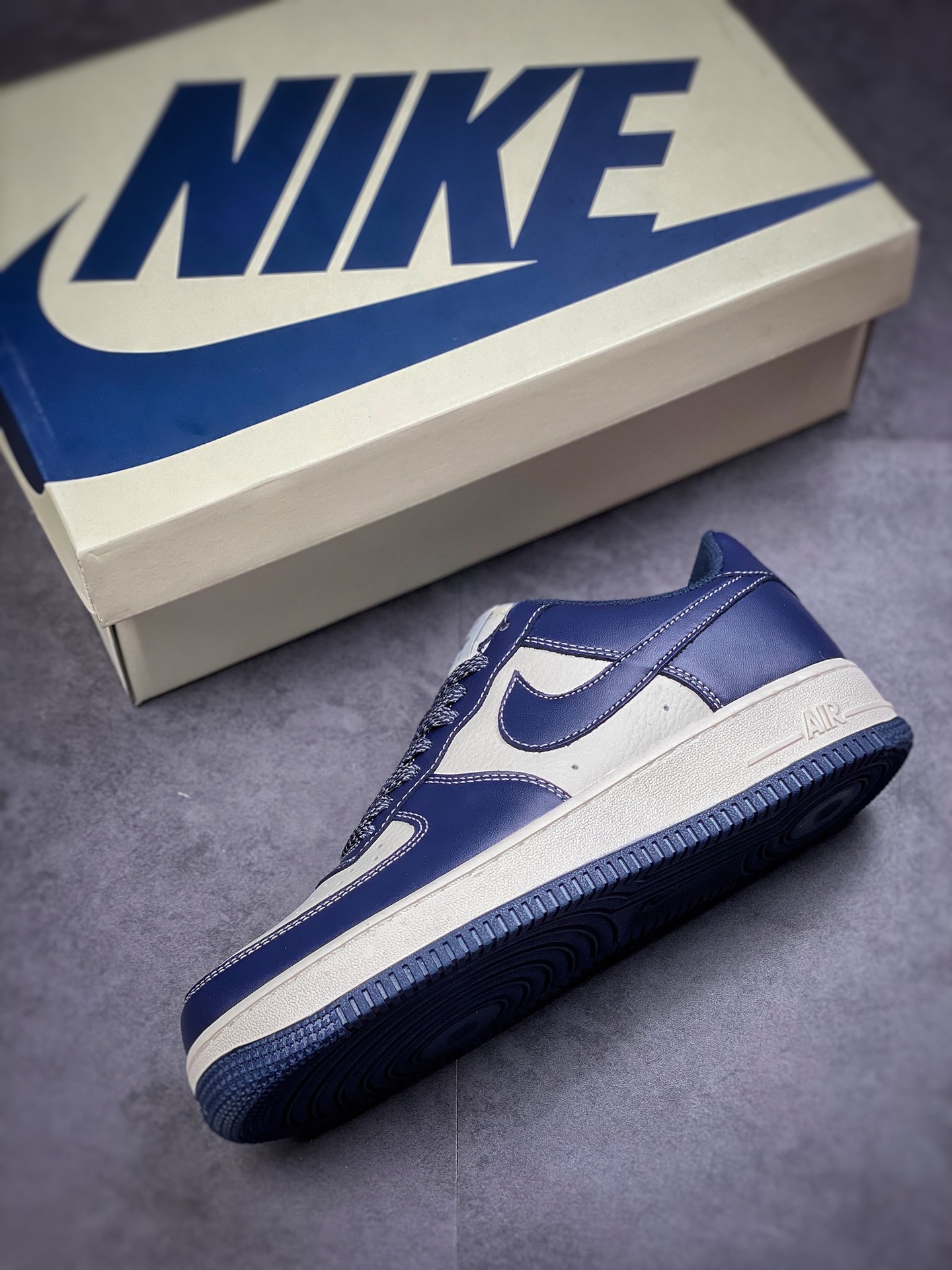 240 Nike Air Force 1 Low 07 藏蓝满天星 SH6928-698-莆田鞋,莆田鞋货源,高仿鞋,高仿鞋货源,安福档口,莆田高仿鞋,莆田鞋批发,高仿鞋批发,莆田高仿运动鞋,高仿运动鞋,莆田运动鞋 240 Nike Air Force 1 Low 07 藏蓝满天星 SH6928-698