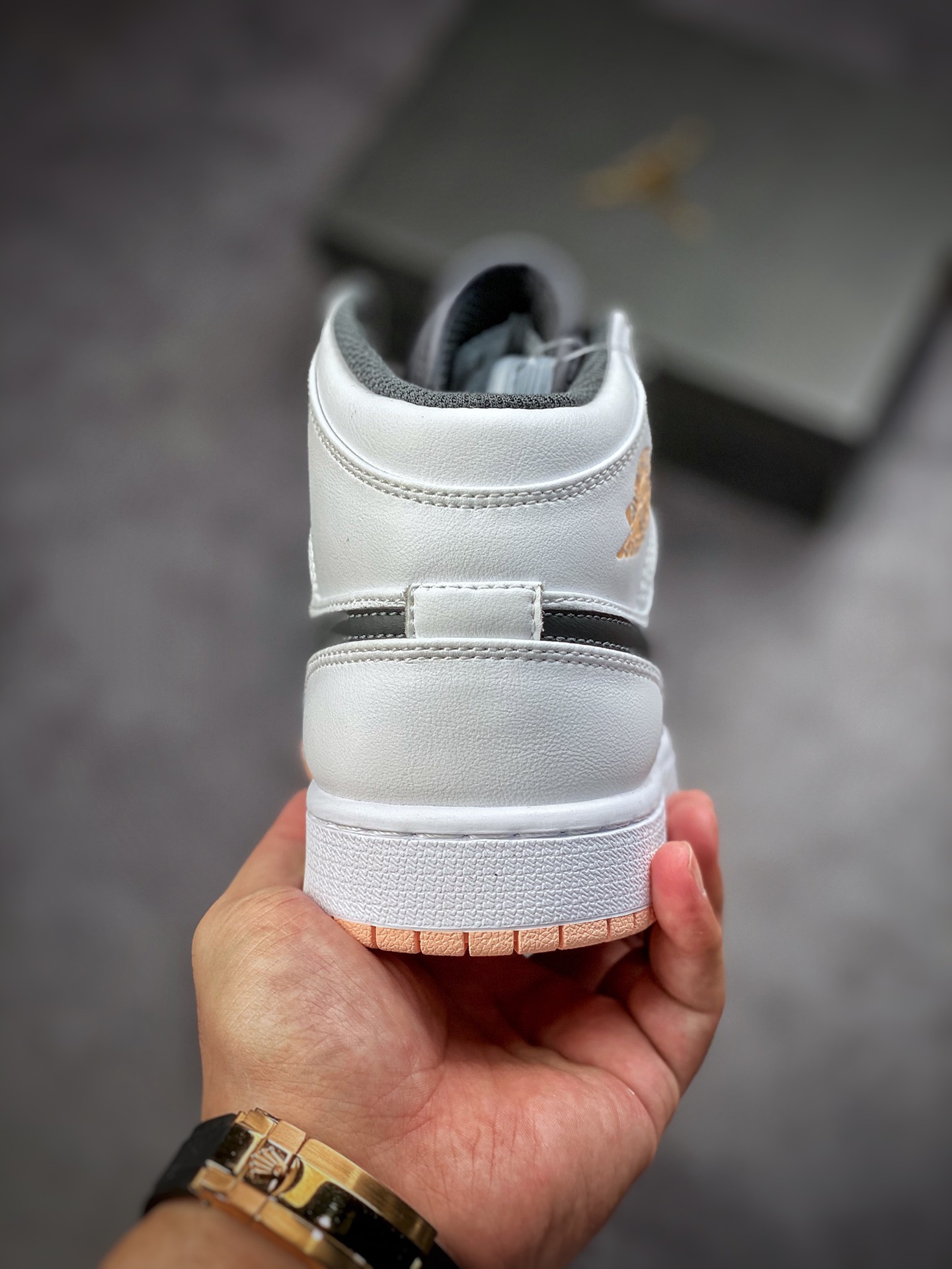 240 Air Jordan 1 Mid 白浅粉  AJ1乔1中帮休闲板鞋 554725-180