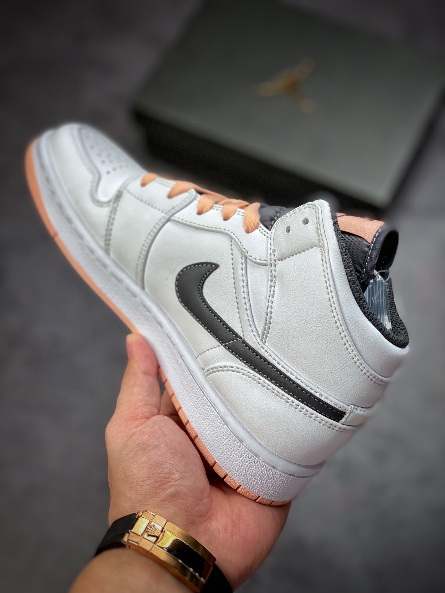 240 Air Jordan 1 Mid 白浅粉  AJ1乔1中帮休闲板鞋 554725-180