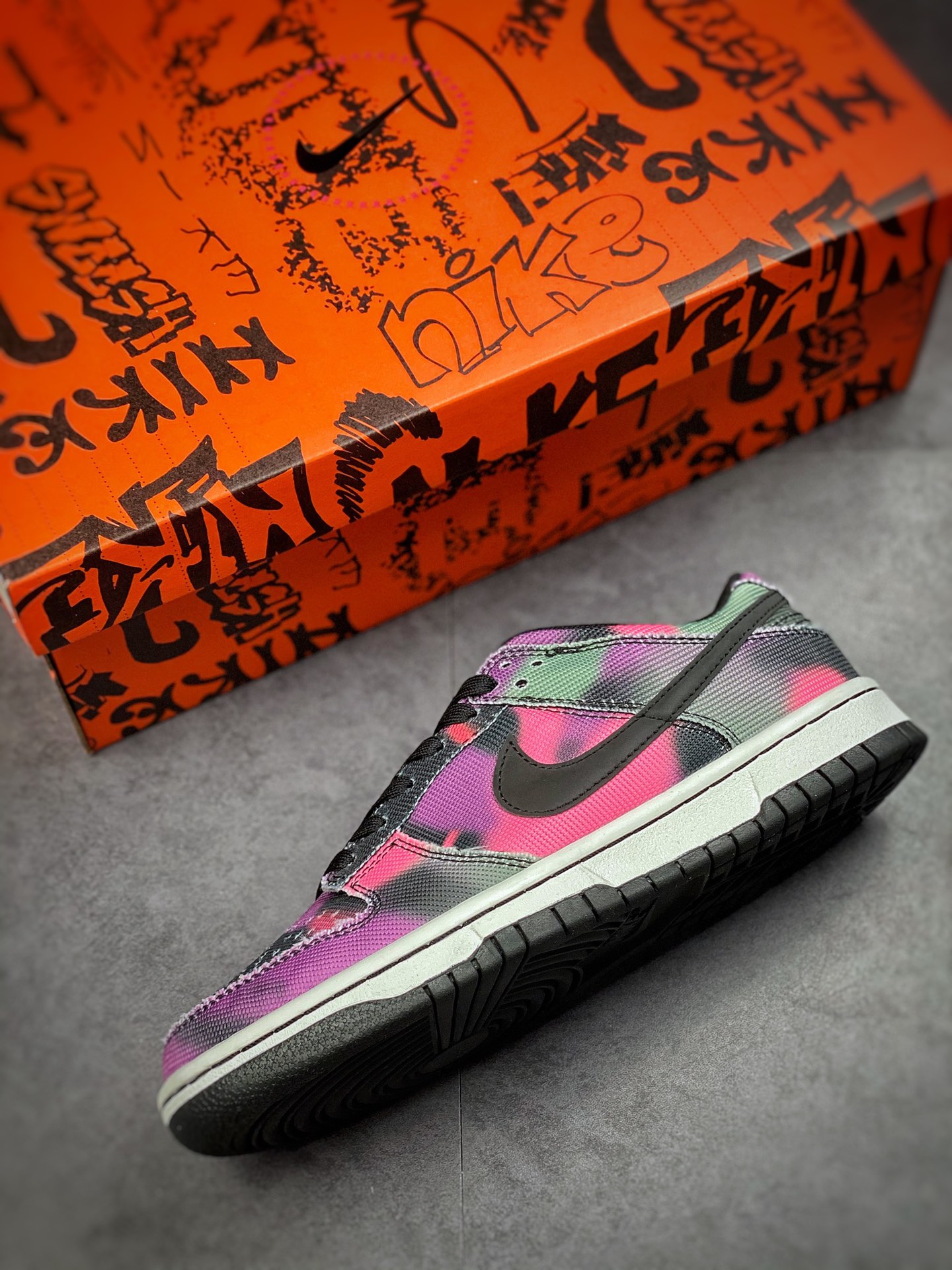 300 Nike Dunk Low  ”Graffti” 扎染 街头涂鸦系列 DM0108-002