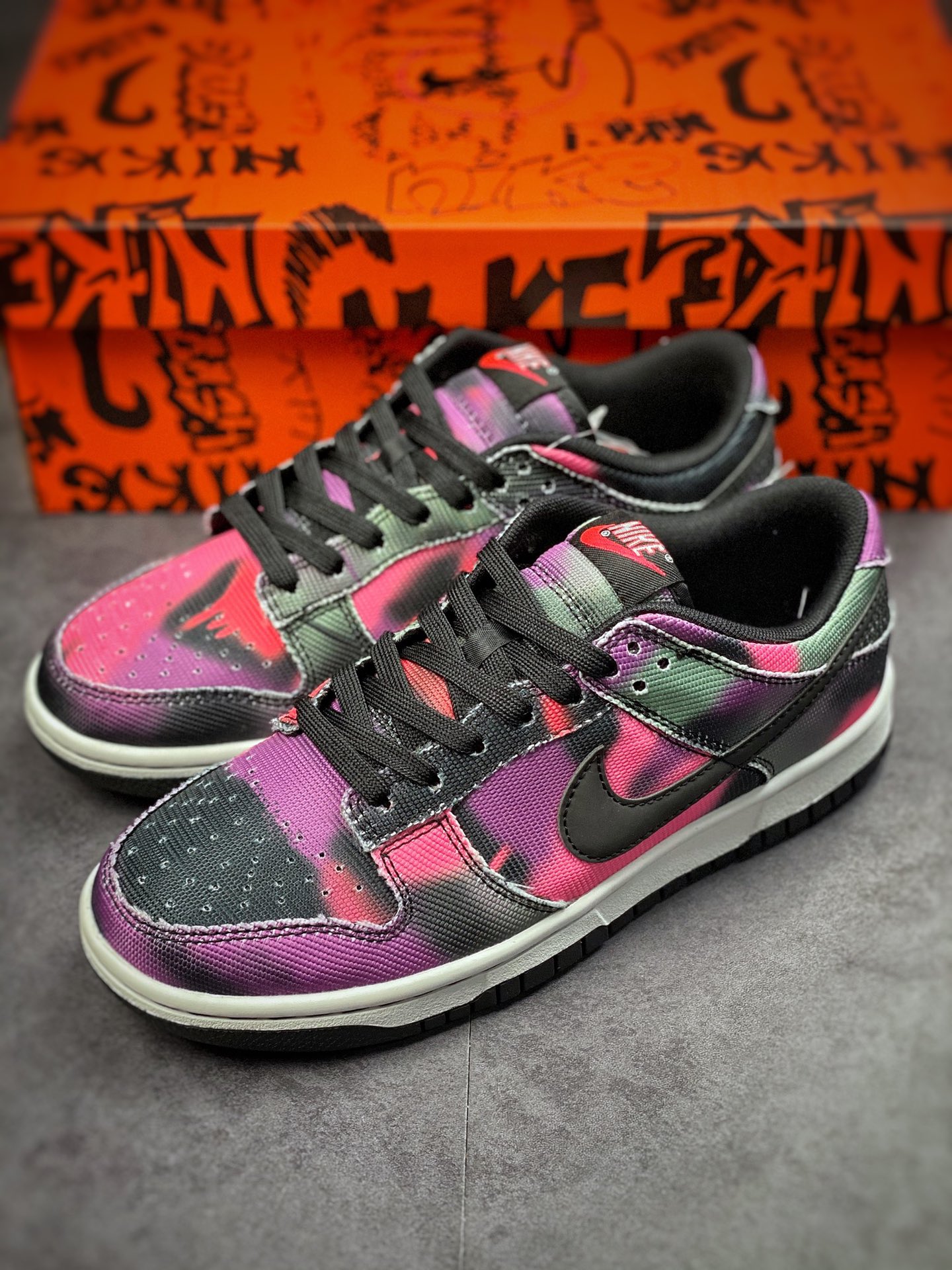 300 Nike Dunk Low  ”Graffti” 扎染 街头涂鸦系列 DM0108-002