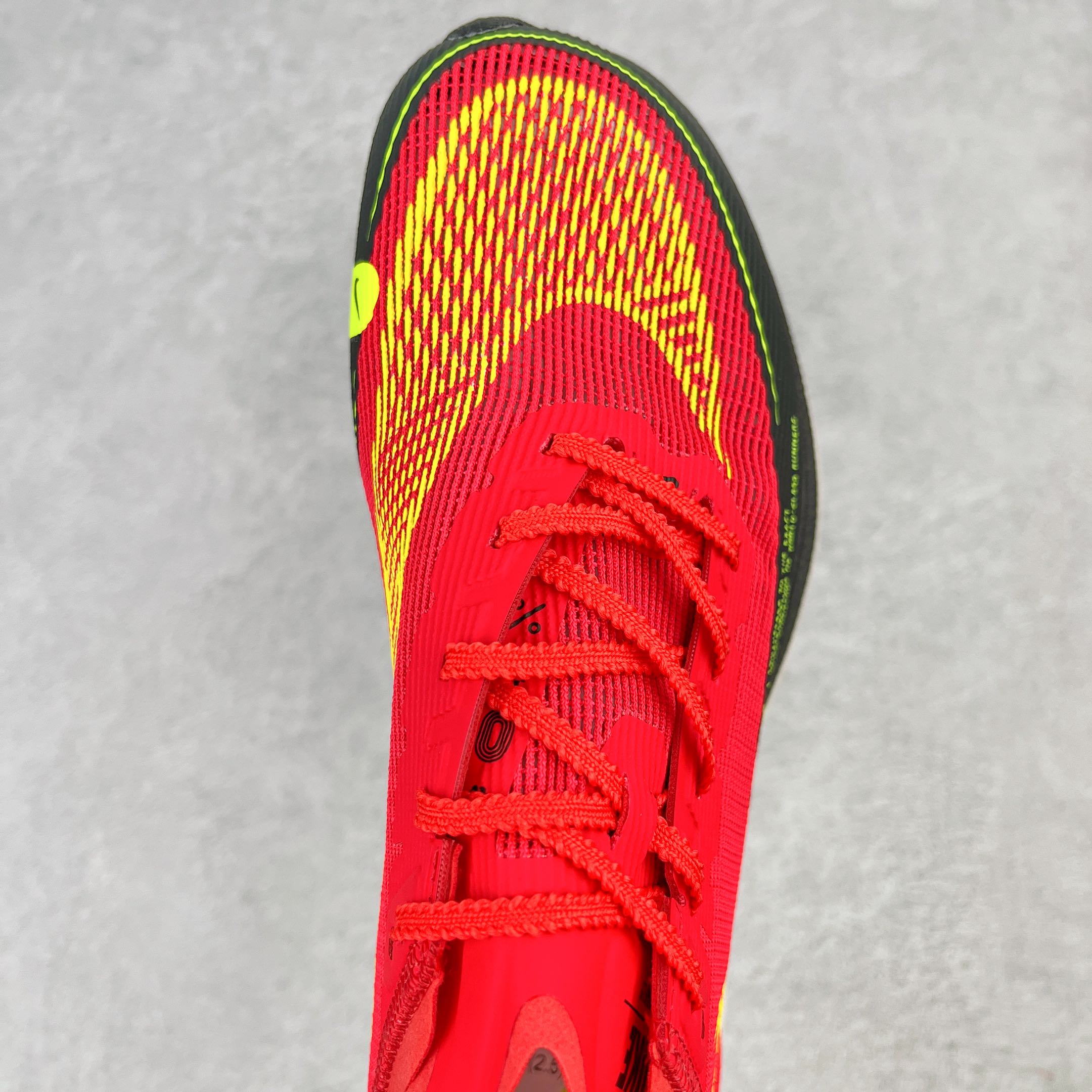 图片[4]-＃纯原福利 NK ZoomX Vaporfly Next% 马拉松一代跑鞋 鞋面使用了全新 Vaporweave 科技 这种类似蝉翼的材质相比 Flyknit 更加轻薄透气 非对称的鞋带系统和泡棉护垫的加入令舒适度更高 鞋头辅以超大的 Swoosh 点缀 再配上流线型外观设计 时尚感十足 尺码：36 36.5 37.5 38 38.5 39 40 40.5 41 42 42.5 43 44 44.5 45-选品中心