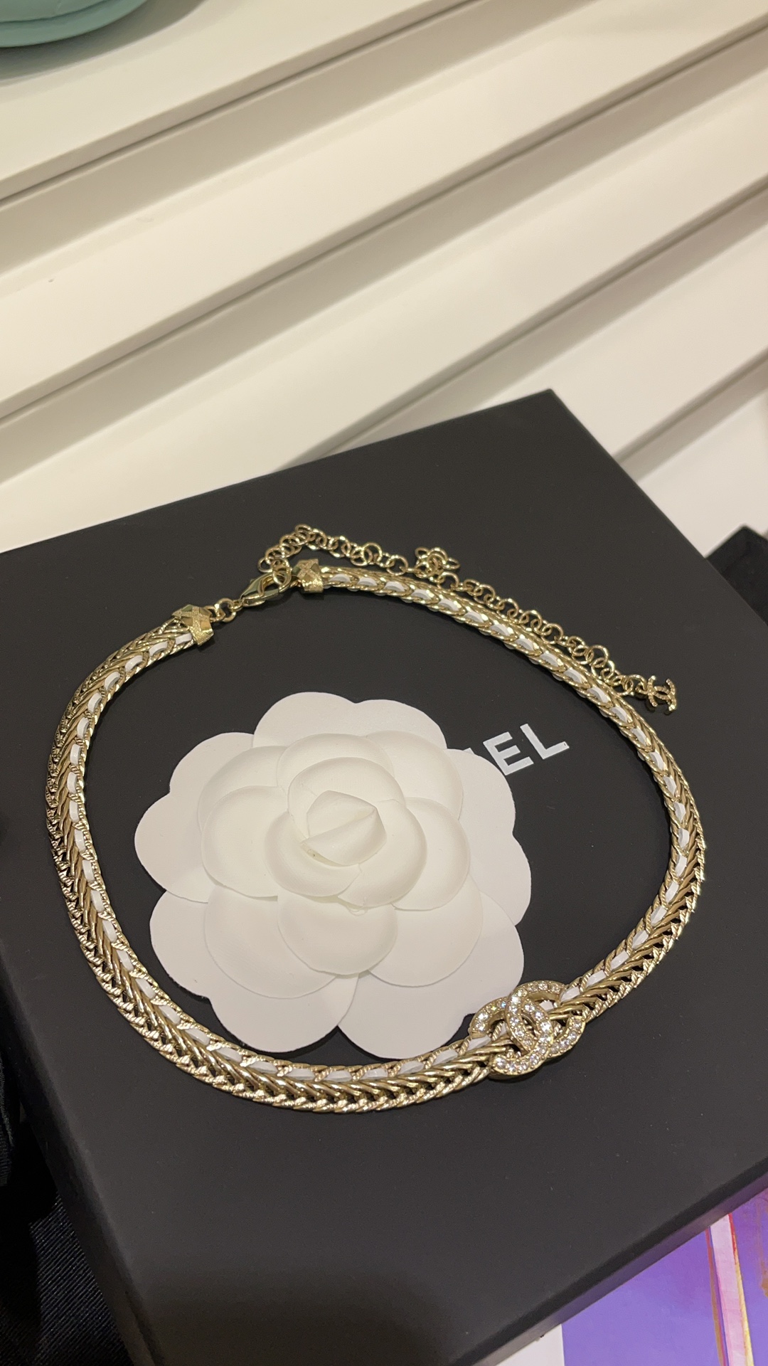 NO:634488,88220, hot item arrived today 22s new leather chain choker white lambskin double C necklace leather chain element full of diamonds double C easy to see the foul white lambskin gives people an extra refreshing feeling clean and super fashionable temperament looks very comfortable zcustomized consistent brass material lambskin Swarovski diamonds, necklace, sheepskin, Cartier high-end jewelry1986090988220,今日到货爆款 22s新款皮穿链白色小羊皮双C项链choker 皮穿链元素满钻双C好看到犯规 白色小羊皮给人一种格外清爽的感觉 干干净净超时髦气质 看着就很舒服 z定制 一致黄铜材质 小羊皮 施华洛钻,,necklace,sheepskin,卡迪亚高端饰品,Jewelry