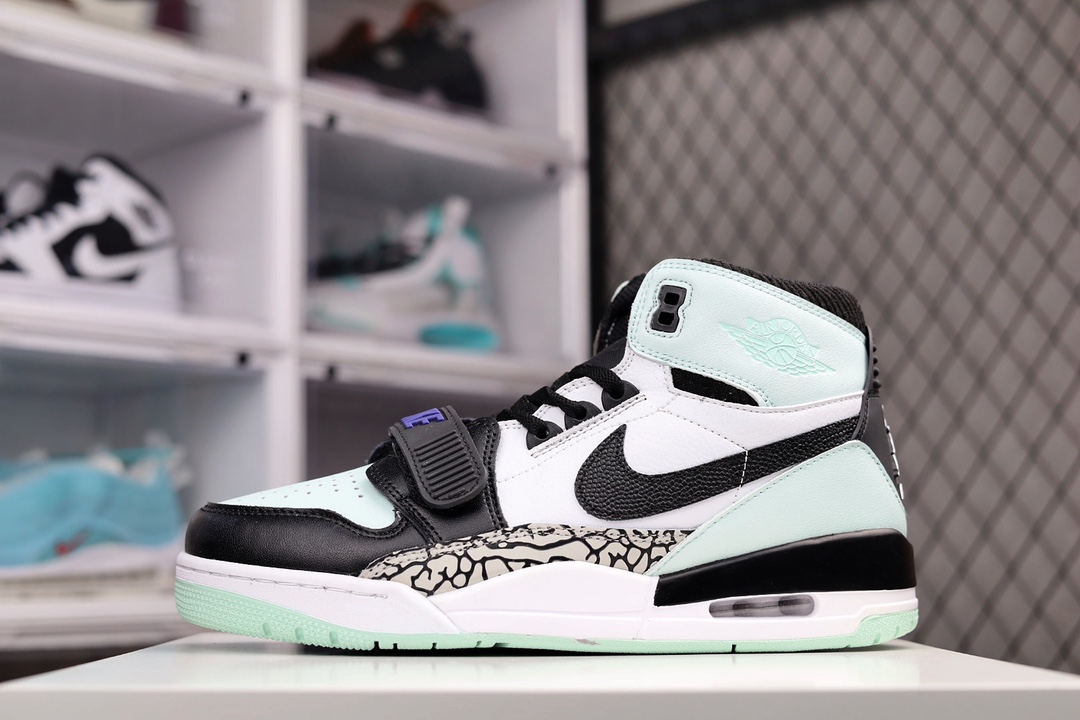 I0 顶级纯原版本 头层皮打造市面最强工艺Air Jordan Legacy 312 高帮篮球鞋 有着交错结合的设计，它的名字就展现出它所包含的鞋款元素，312 分别对应了 Air Jordan 3、Air Jordan 1 和 Air Trainer 2，将这三双经典又有不俗人气的鞋款融合，“最强三合一” 的名称由此得来885AL