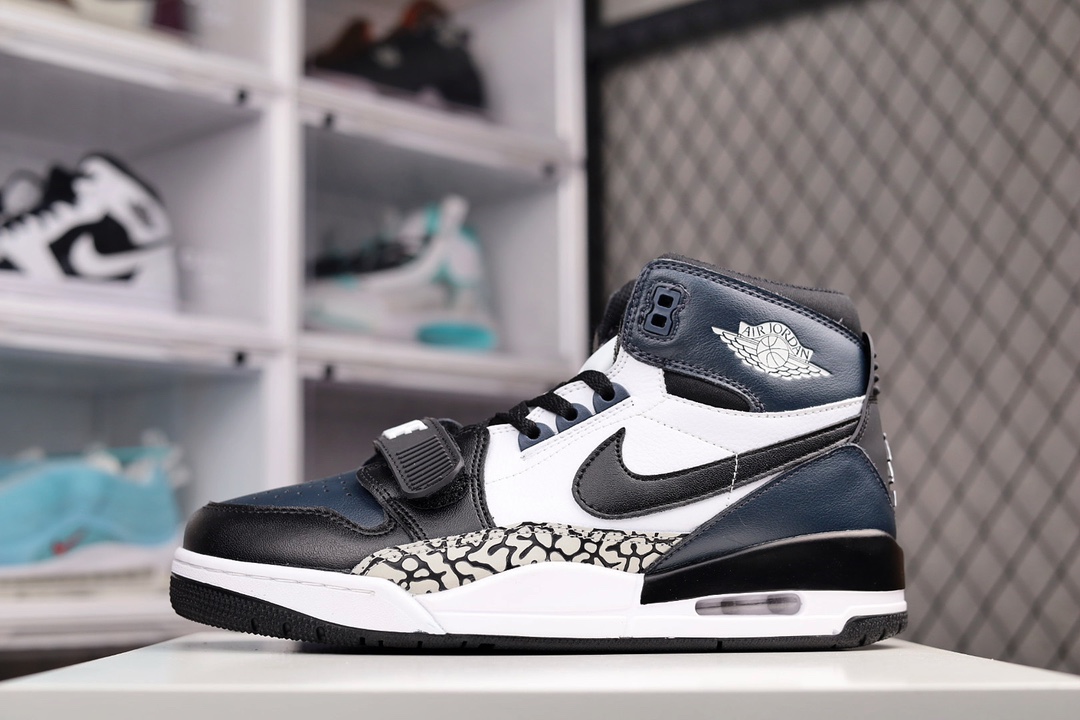 I0 顶级纯原版本 头层皮打造市面最强工艺Air Jordan Legacy 312 高帮篮球鞋 有着交错结合的设计，它的名字就展现出它所包含的鞋款元素，312 分别对应了 Air Jordan 3、Air Jordan 1 和 Air Trainer 2，将这三双经典又有不俗人气的鞋款融合，“最强三合一” 的名称由此得来885AL
