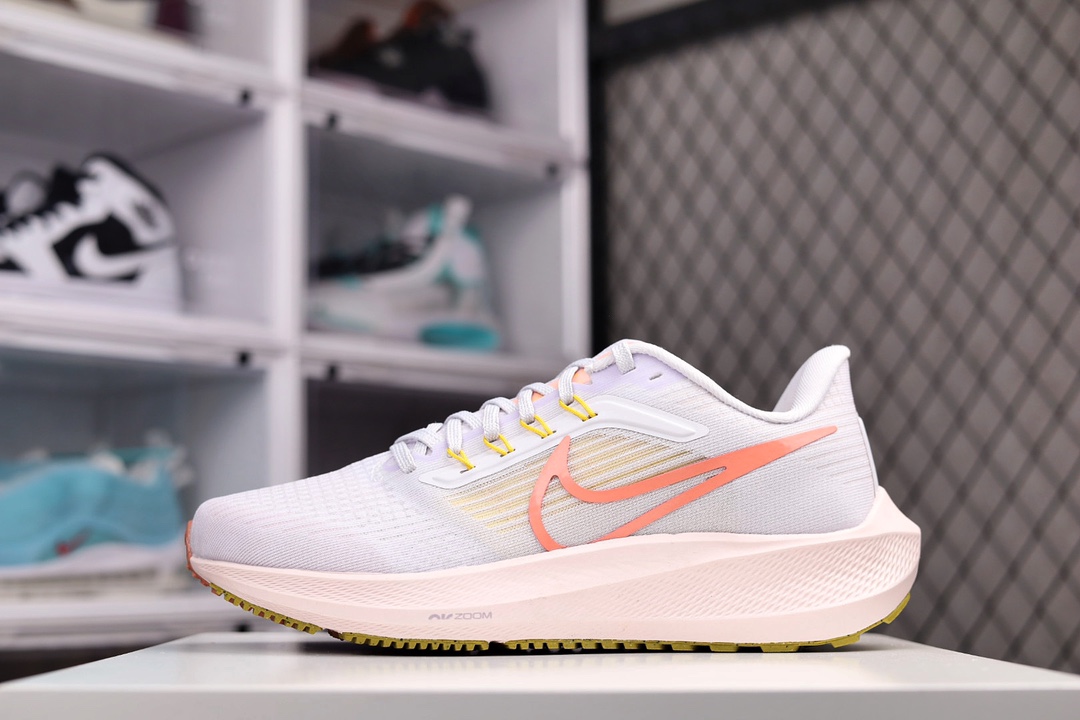 G0 公司级 Nike Zoom Pegasus 39 代超级飞马涡轮增压马拉松登月39代休闲运动慢跑 原档案数据开发纸版楦型 内里嵌入定型海绵 中底搭载前Zoom+全掌React配置鞋663BX