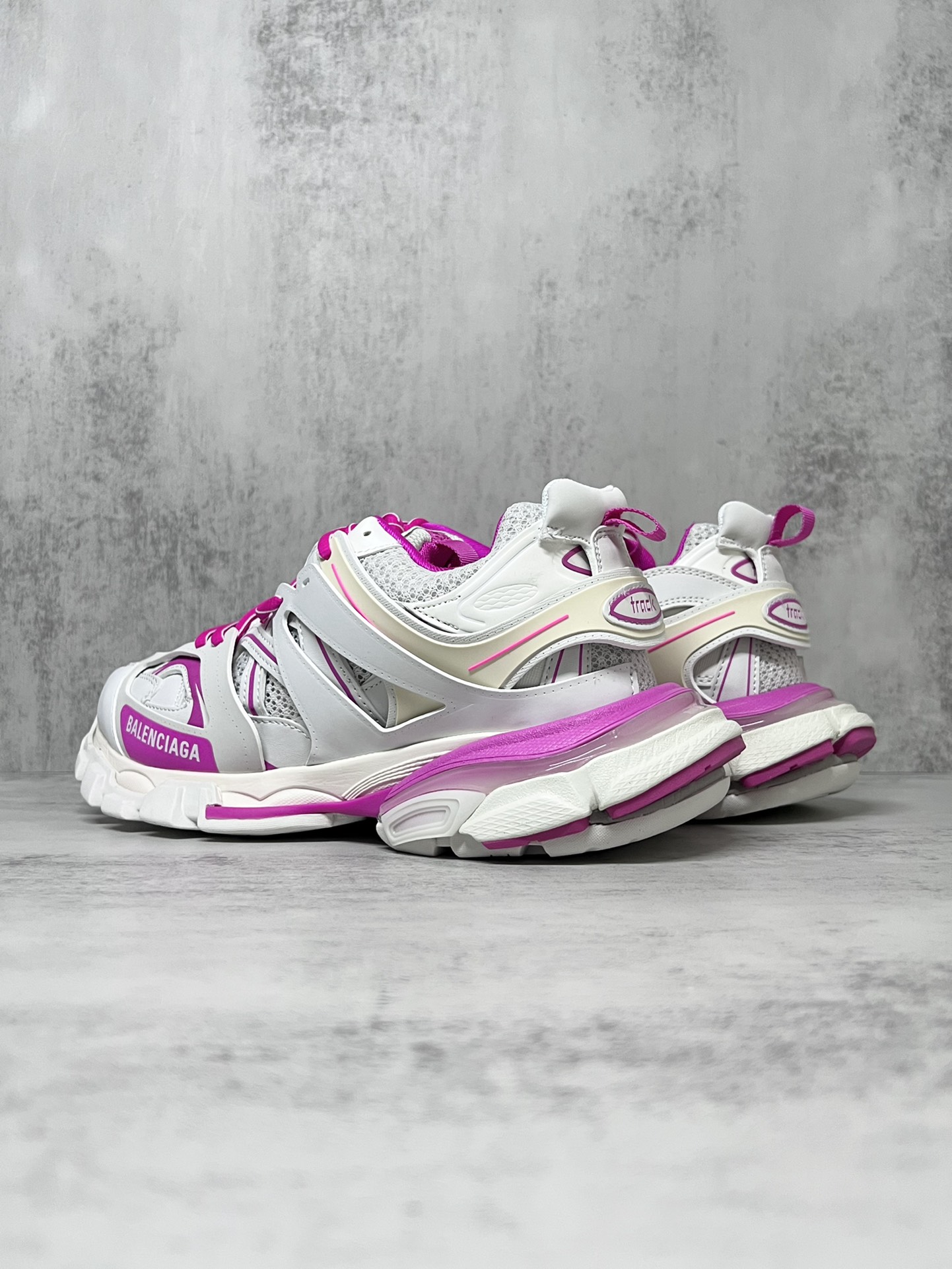 巴黎世家3.0 三代户外概念鞋老爹鞋“白粉红”Balenciaga Sneaker Tess s.Gomma 纯原版本 原装大盒 从里到外 一切百分百还原官方配置 顶级专供碾压市面一切真标版本
尺码：35 36 37 38 39 40新色陆续更新中！