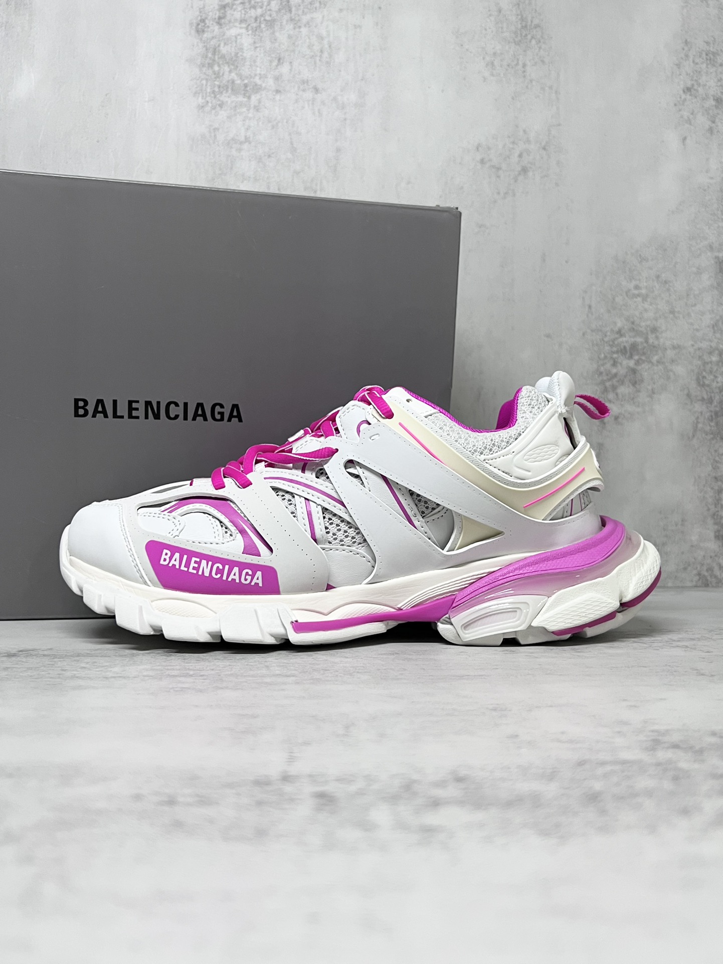 巴黎世家3.0 三代户外概念鞋老爹鞋“白粉红”Balenciaga Sneaker Tess s.Gomma 纯原版本 原装大盒 从里到外 一切百分百还原官方配置 顶级专供碾压市面一切真标版本
尺码：35 36 37 38 39 40新色陆续更新中！