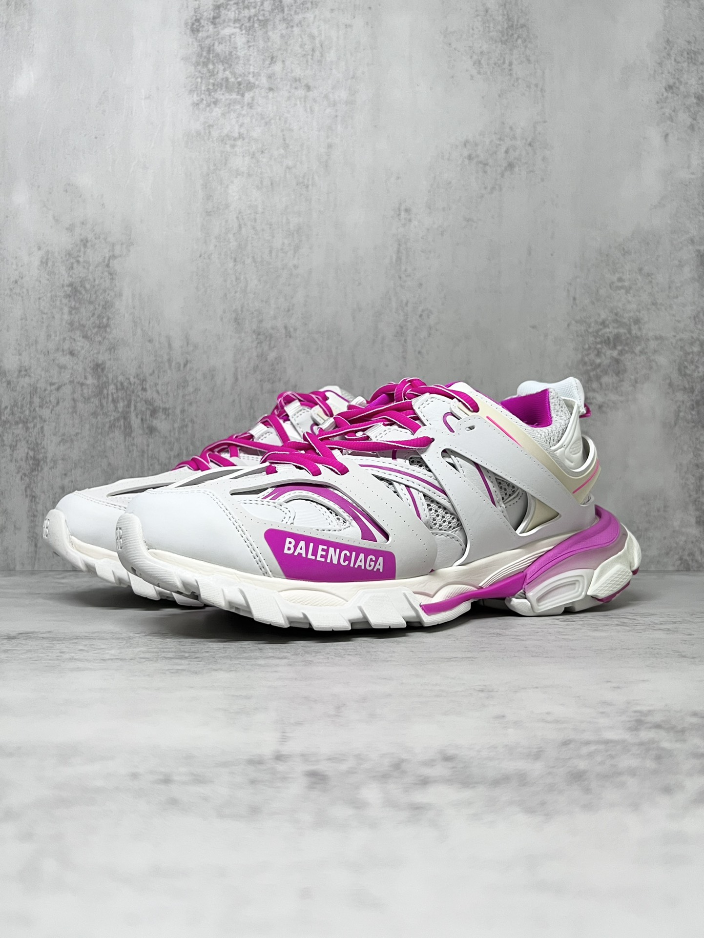 巴黎世家3.0 三代户外概念鞋老爹鞋“白粉红”Balenciaga Sneaker Tess s.Gomma 纯原版本 原装大盒 从里到外 一切百分百还原官方配置 顶级专供碾压市面一切真标版本
尺码：35 36 37 38 39 40新色陆续更新中！