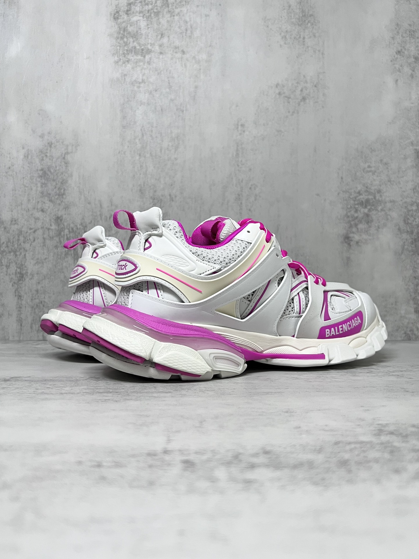 巴黎世家3.0 三代户外概念鞋老爹鞋“白粉红”Balenciaga Sneaker Tess s.Gomma 纯原版本 原装大盒 从里到外 一切百分百还原官方配置 顶级专供碾压市面一切真标版本
尺码：35 36 37 38 39 40新色陆续更新中！