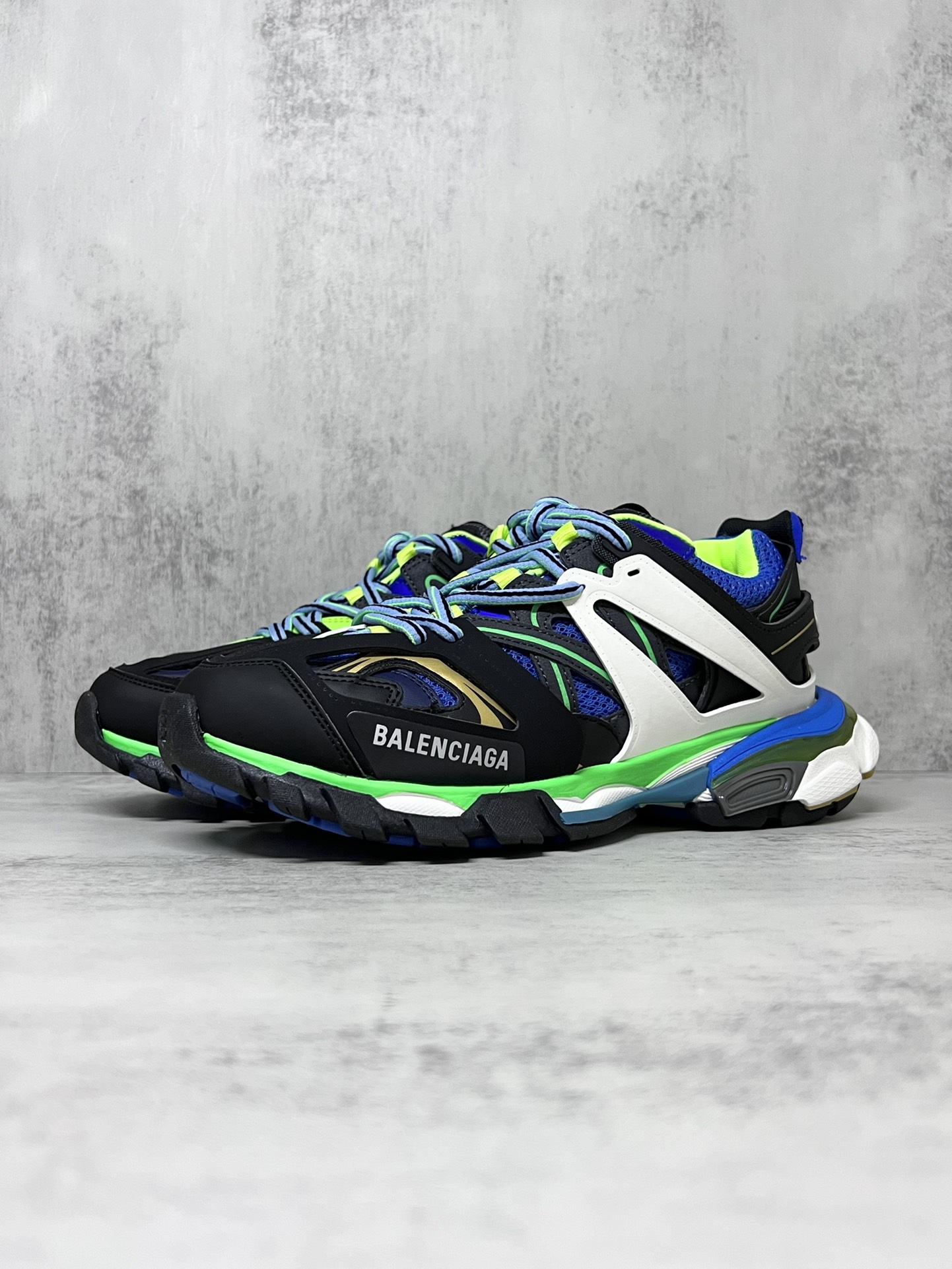 💰420
巴黎世家3.0 三代户外概念鞋老爹鞋“宝蓝墨绿”Balenciaga Sneaker Tess s.Gomma 纯原版本 原装大盒 从里到外 一切百分百还原官方配置 顶级专供碾压市面一切真标版本
尺码：36 37 38 39 40 41 42 43 44 45新色陆续更新中！