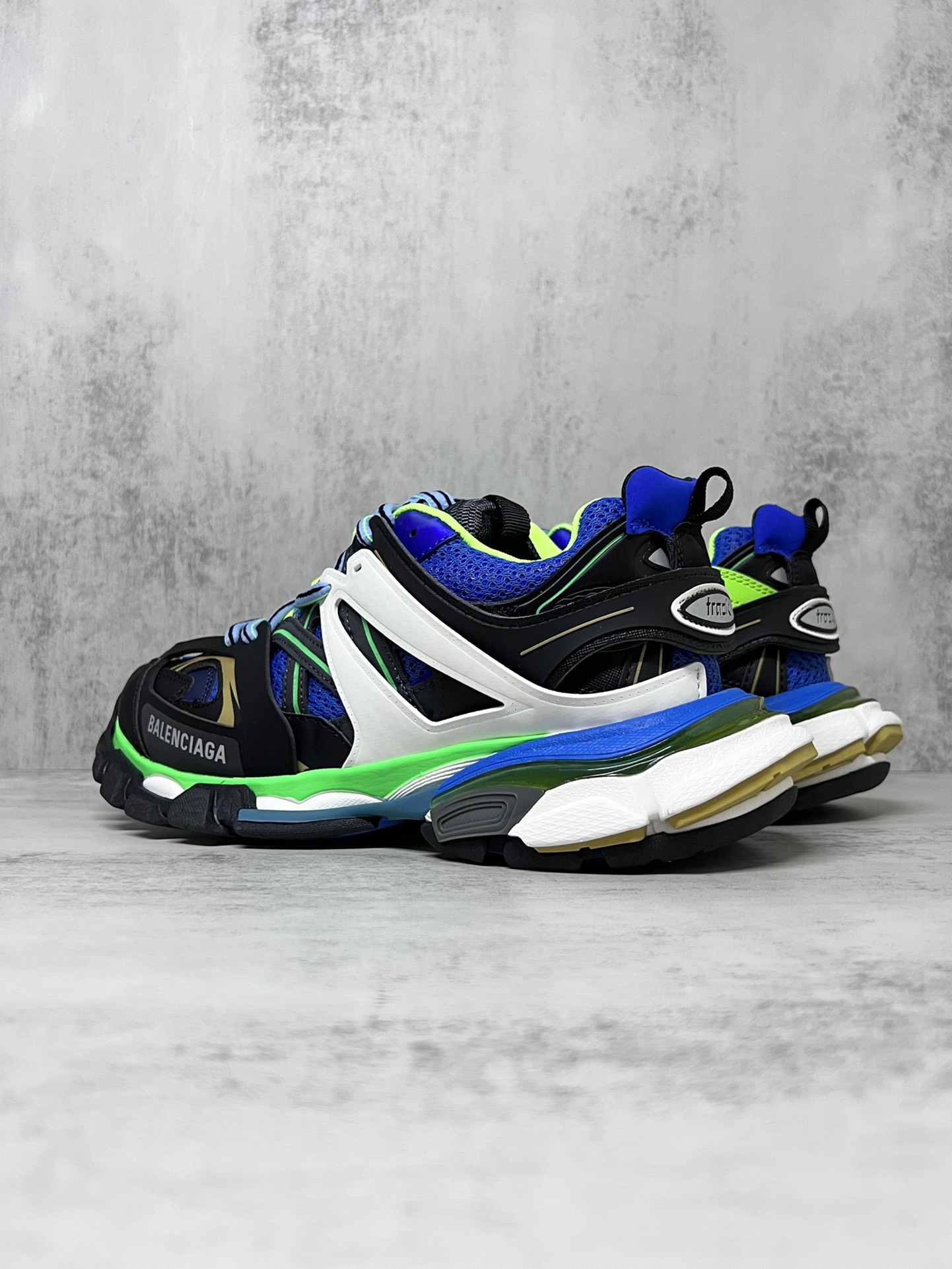 💰420
巴黎世家3.0 三代户外概念鞋老爹鞋“宝蓝墨绿”Balenciaga Sneaker Tess s.Gomma 纯原版本 原装大盒 从里到外 一切百分百还原官方配置 顶级专供碾压市面一切真标版本
尺码：36 37 38 39 40 41 42 43 44 45新色陆续更新中！
