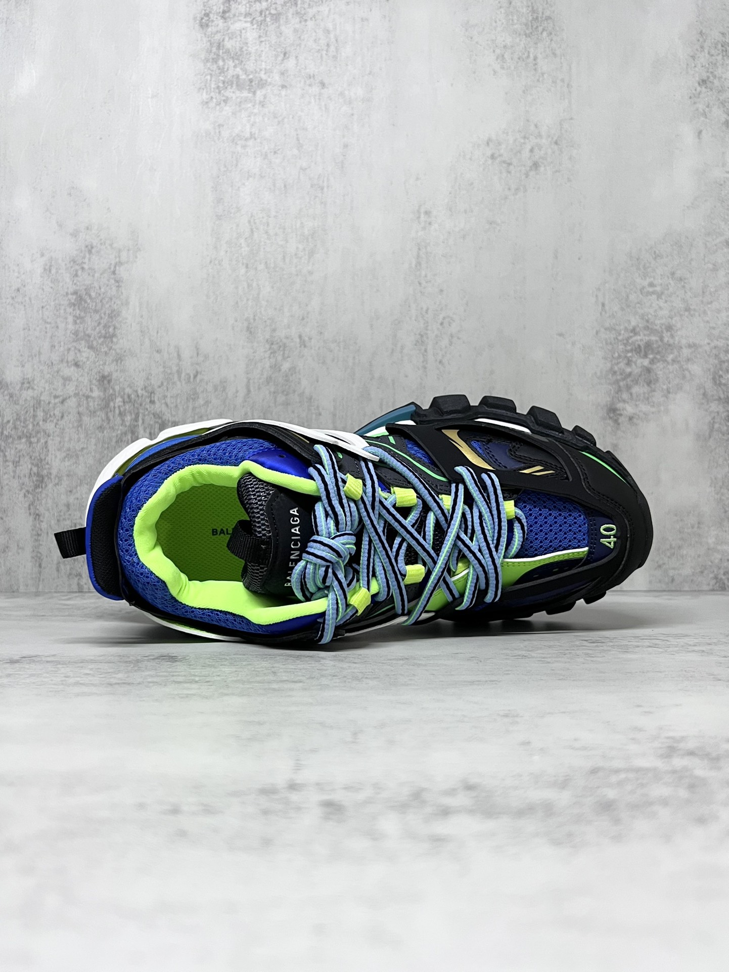💰420
巴黎世家3.0 三代户外概念鞋老爹鞋“宝蓝墨绿”Balenciaga Sneaker Tess s.Gomma 纯原版本 原装大盒 从里到外 一切百分百还原官方配置 顶级专供碾压市面一切真标版本
尺码：36 37 38 39 40 41 42 43 44 45新色陆续更新中！