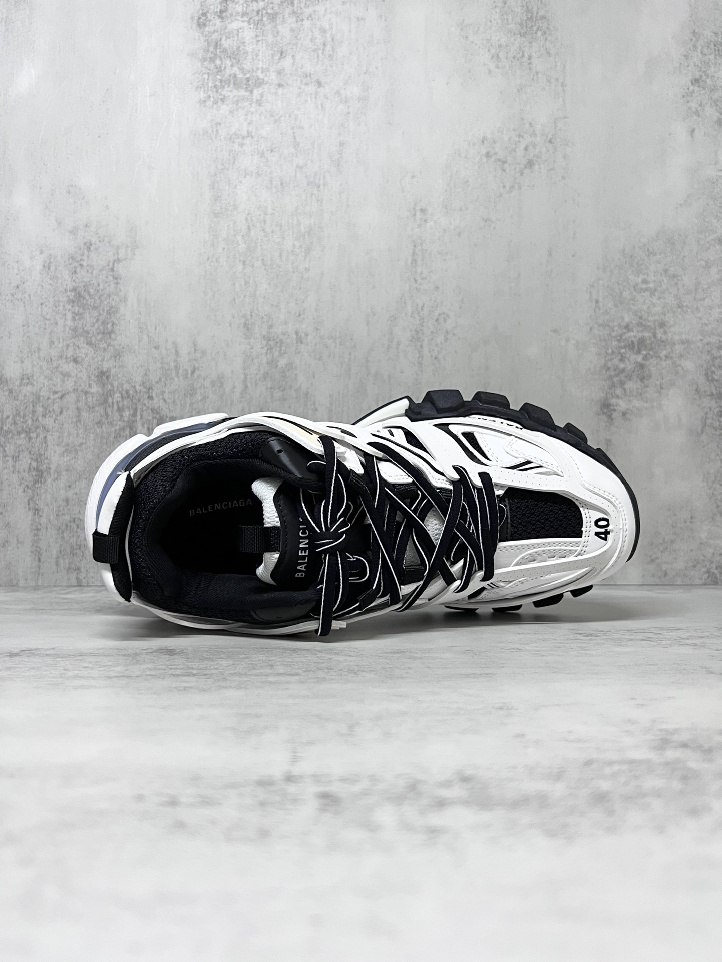 巴黎世家3.0 三代户外概念鞋老爹鞋“白灰黑”Balenciaga Sneaker Tess s.Gomma 纯原版本 原装大盒 从里到外 一切百分百还原官方配置 顶级专供碾压市面一切真标版本
尺码：36 37 38 39 40 41 42 43 44 45新色陆续更新中！