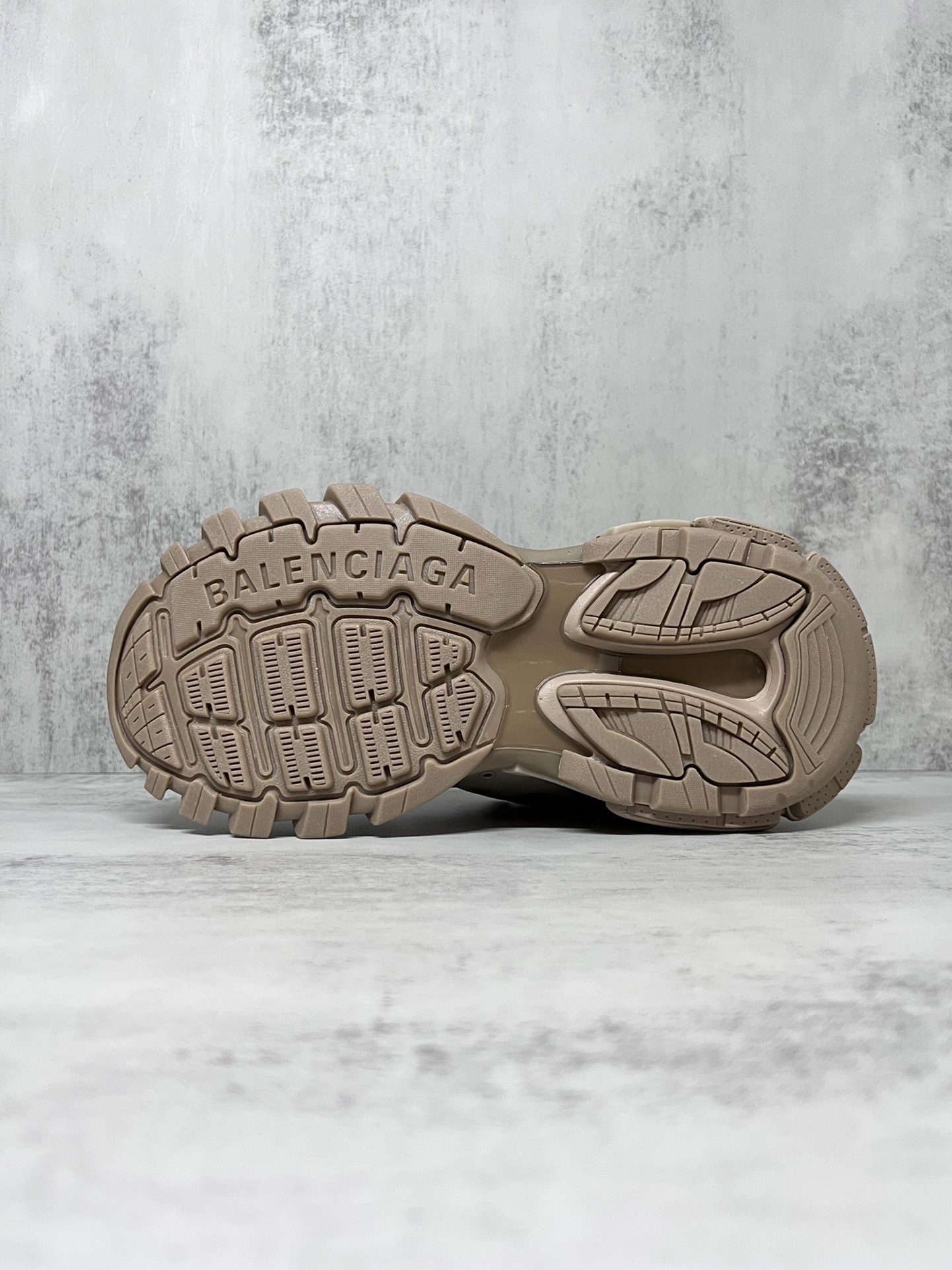 💰420
巴黎世家3.0 三代户外概念鞋老爹鞋“棕色”Balenciaga Sneaker Tess s.Gomma 纯原版本 原装大盒 从里到外 一切百分百还原官方配置 顶级专供碾压市面一切真标版本
尺码：36 37 38 39 40 41 42 43 44 45新色陆续更新中！