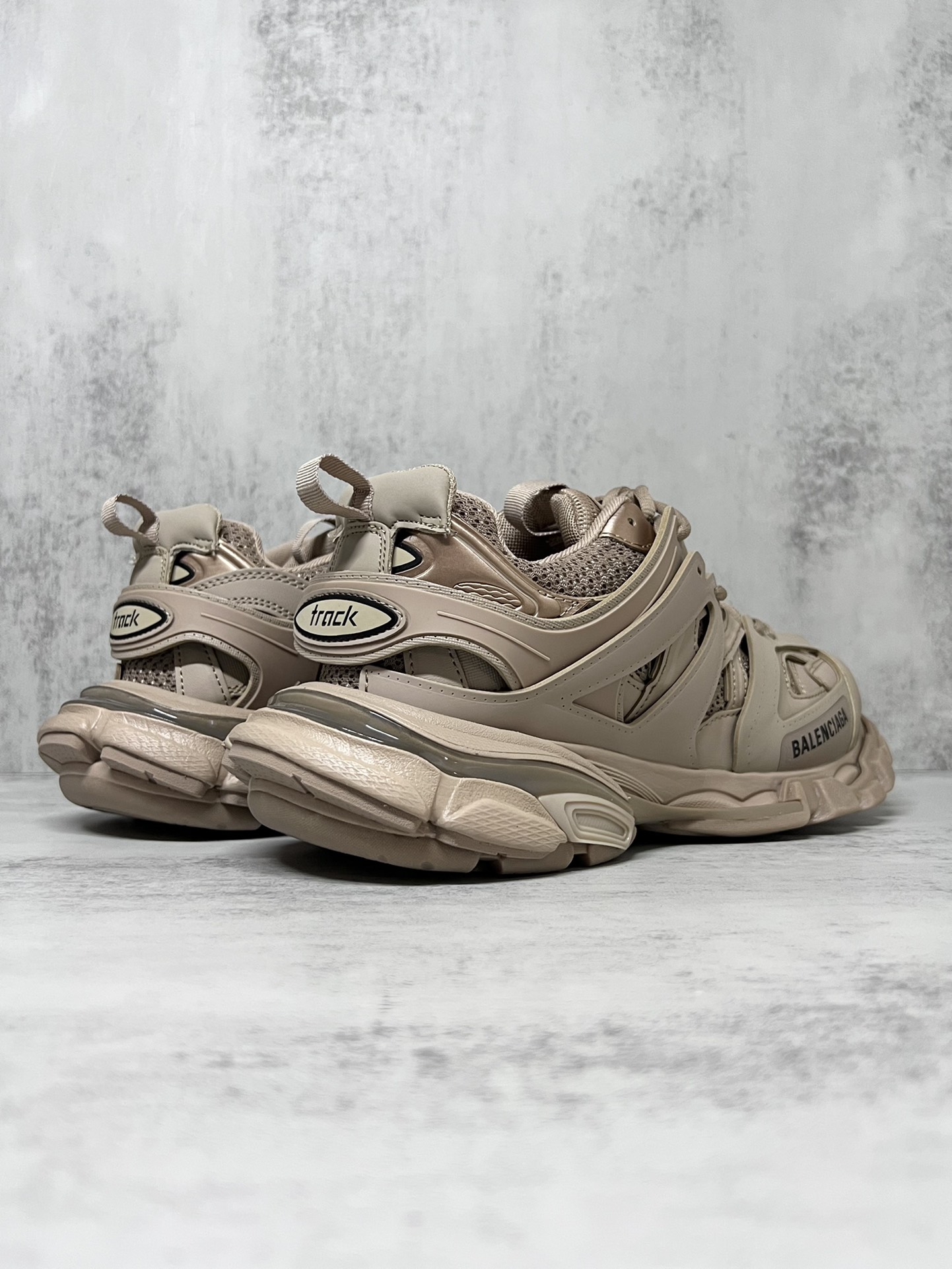 💰420
巴黎世家3.0 三代户外概念鞋老爹鞋“棕色”Balenciaga Sneaker Tess s.Gomma 纯原版本 原装大盒 从里到外 一切百分百还原官方配置 顶级专供碾压市面一切真标版本
尺码：36 37 38 39 40 41 42 43 44 45新色陆续更新中！