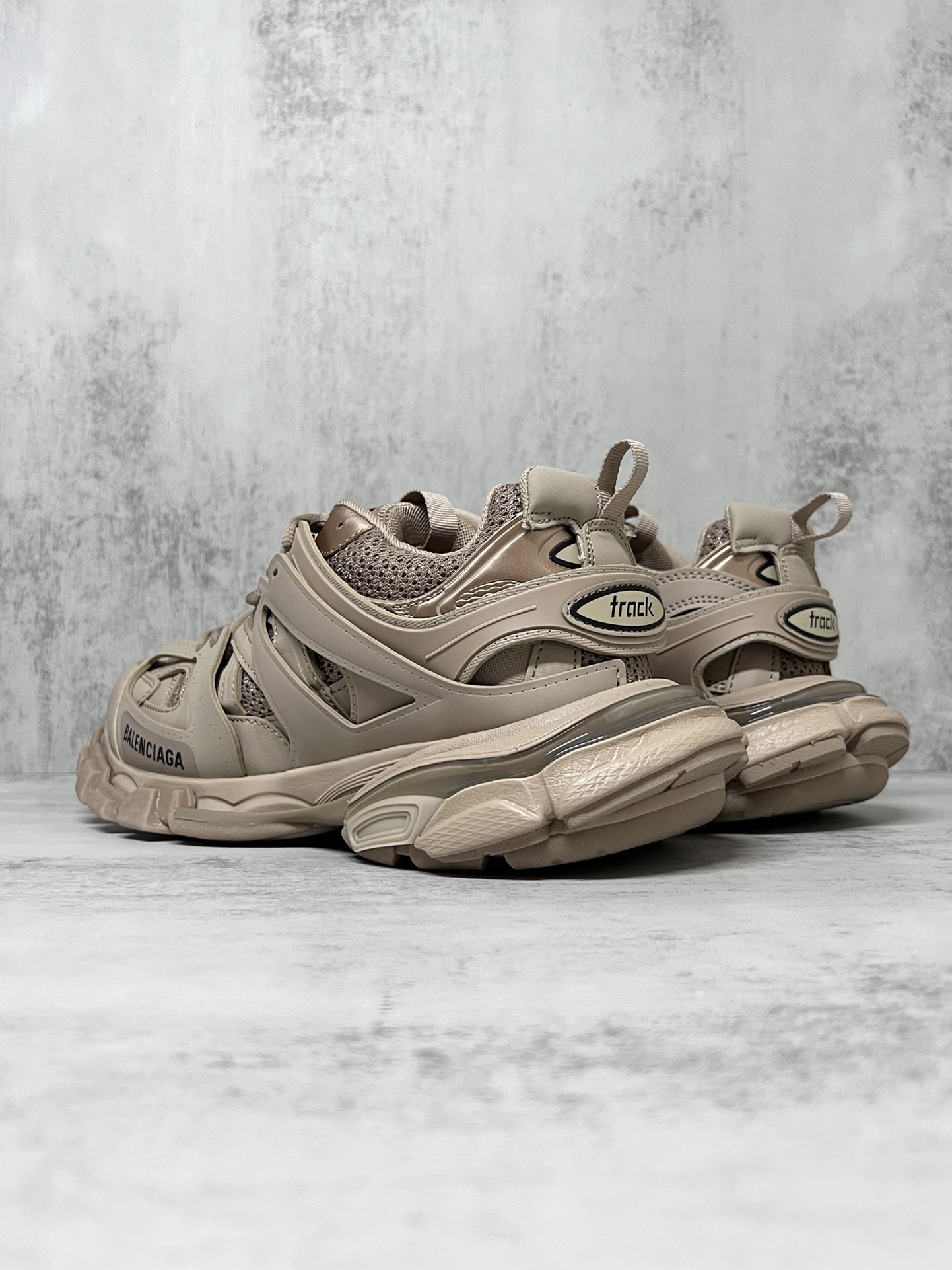 💰420
巴黎世家3.0 三代户外概念鞋老爹鞋“棕色”Balenciaga Sneaker Tess s.Gomma 纯原版本 原装大盒 从里到外 一切百分百还原官方配置 顶级专供碾压市面一切真标版本
尺码：36 37 38 39 40 41 42 43 44 45新色陆续更新中！