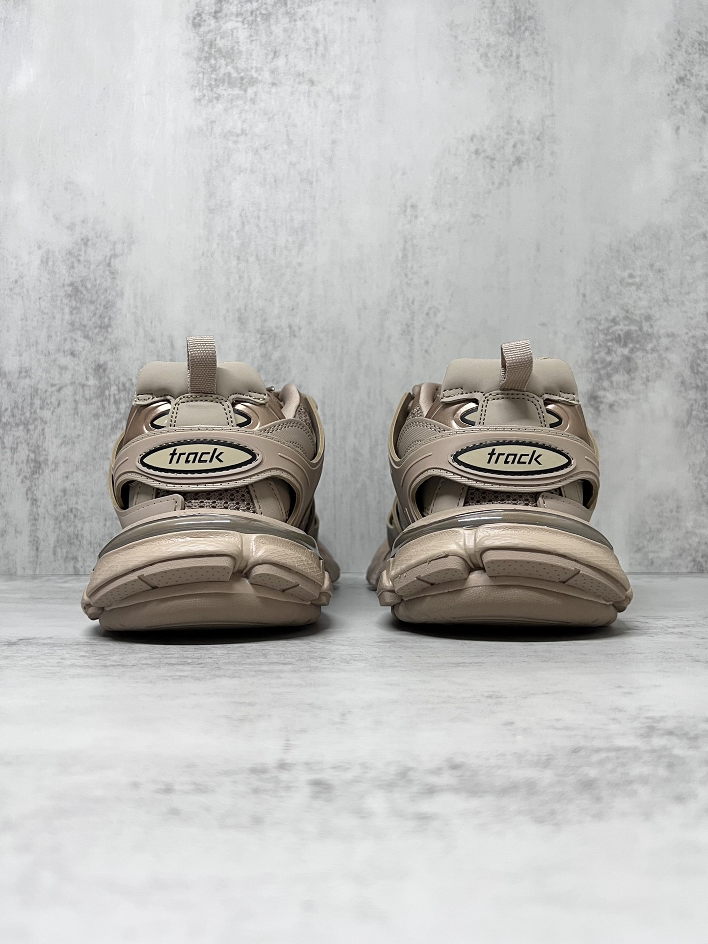 💰420
巴黎世家3.0 三代户外概念鞋老爹鞋“棕色”Balenciaga Sneaker Tess s.Gomma 纯原版本 原装大盒 从里到外 一切百分百还原官方配置 顶级专供碾压市面一切真标版本
尺码：36 37 38 39 40 41 42 43 44 45新色陆续更新中！