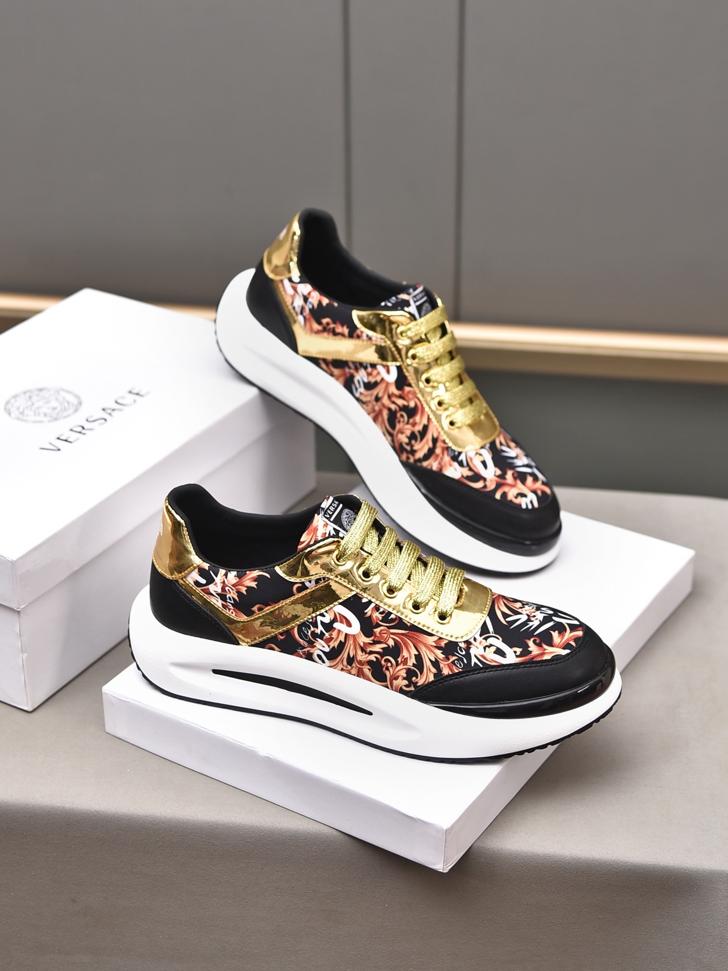 I5  范思哲 材料:鞋面牛皮➕进口飞织 。内里：透气网里。大底：发泡耐磨底。