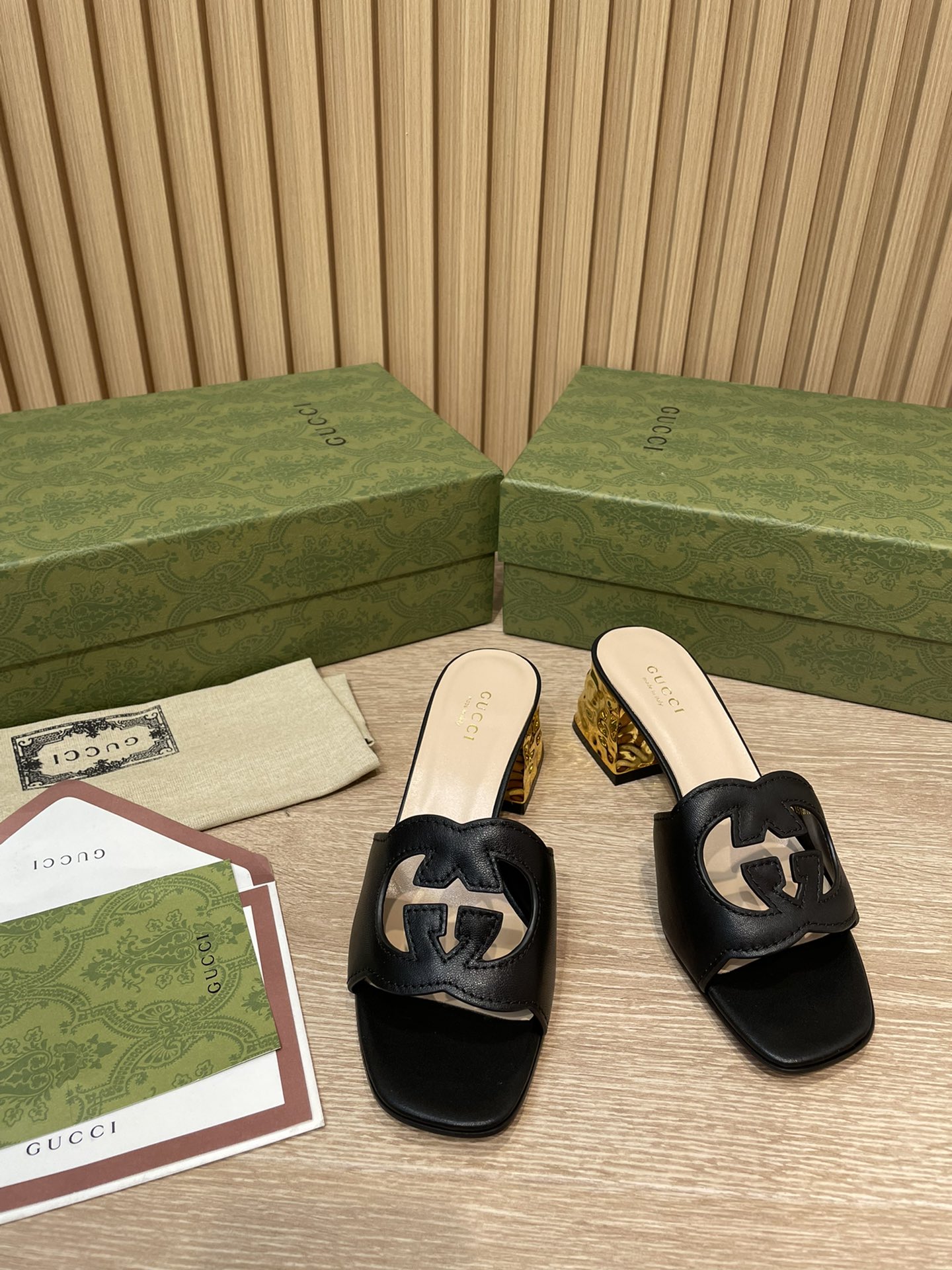 NO:166648,2025 upgraded and renewed packaging, new summer models are available in stock. Gucci high-quality slippers, double G hollowing, oil-edged craftsmanship boutique slippers, the original counter mold is carefully crafted, ingeniously cast classic, heel height 5.5Cm concave and convex corrugated gold electroplated heel fabric, 5D laser cut double GG hollow ultra-fine pattern goatskin, python skin, inner foot pad head layer sheepskin, square head classic series open-toe sandals, top purchasing quality!  Genuine leather printed outsole classic outsole hardware Gucci logo All are one-to-one custom-made, focusing on Gucci high-end series, foot comfort exceeds all similar products in the market, Encore red full set of counter packaging, size 34-42 (34 40 41 42 custom made without return or exchange!), slippers, gucci, slippers, sheepskin198609092025升级焕新包装夏季新款现货上新啦.Gucci 高品质拖鞋 双G镂空 油边工艺精品拖鞋 专柜原版开模精心制作,匠心铸造经典 跟高5.5Cm凹凸波纹金色电镀跟 面料 5D激光切割双GG镂空超细纹山羊皮 蟒蛇皮 内里垫脚头层羊皮 方头经典系列露趾凉拖 顶级代购品质！ 真皮印刷大底经典大底五金Gucci logo 所有均为一比一定制 专注Gucci高端系列 脚感舒适程度超乎市场所有同类产品 安可拉红色全套专柜包装 尺码34-42（34 40 41 42定做不退不换！）,拖鞋,gucci,slippers,sheepskin,Women's Shoes