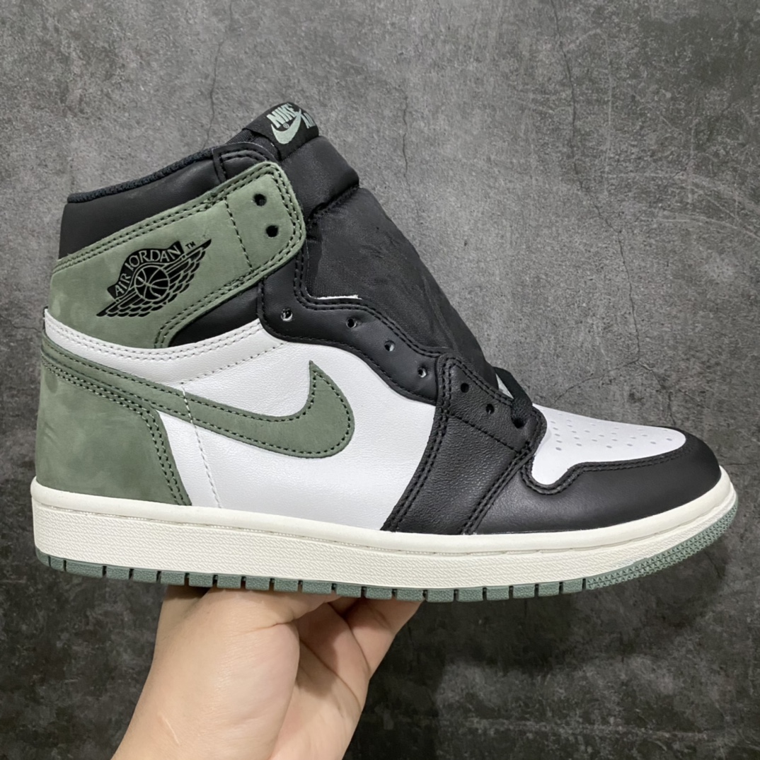Air Jordan 1 6 RingsClay Green AJ1高帮/黑绿六冠王555088-135 全新开发 原鞋比对匹配率98% 原楦原纸板开发 极致一眼正品既视感 原厂皮料二次高频技术 承诺百分百一致原鞋 鞋面清洁度最高QC检验标准 控制溢胶 飞翼3D高频深度立体 全市场仅此一家 鞋盒、防尘纸 均采购来自原厂,手中有原鞋的老铁可放心去对比看看 无拼图实测国内各大鉴定平台:大几率过验 堪称外贸客户福音,发国外寄售稳妥充正操作‼ 尺码:40 40.5 41 42 42.5 43 44 44.5 45 46 47.5-选品中心