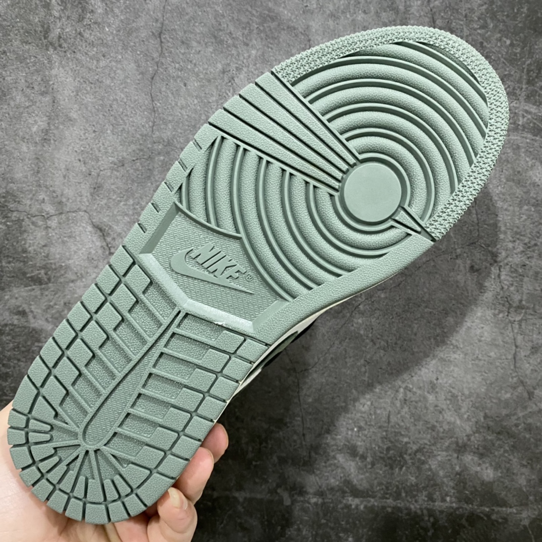 图片[9]-Air Jordan 1 6 RingsClay Green AJ1高帮/黑绿六冠王555088-135 全新开发 原鞋比对匹配率98% 原楦原纸板开发 极致一眼正品既视感 原厂皮料二次高频技术 承诺百分百一致原鞋 鞋面清洁度最高QC检验标准 控制溢胶 飞翼3D高频深度立体 全市场仅此一家 鞋盒、防尘纸 均采购来自原厂，手中有原鞋的老铁可放心去对比看看 无拼图实测国内各大鉴定平台：大几率过验 堪称外贸客户福音，发国外寄售稳妥充正操作‼ 尺码：40 40.5 41 42 42.5 43 44 44.5 45 46 47.5-选品中心