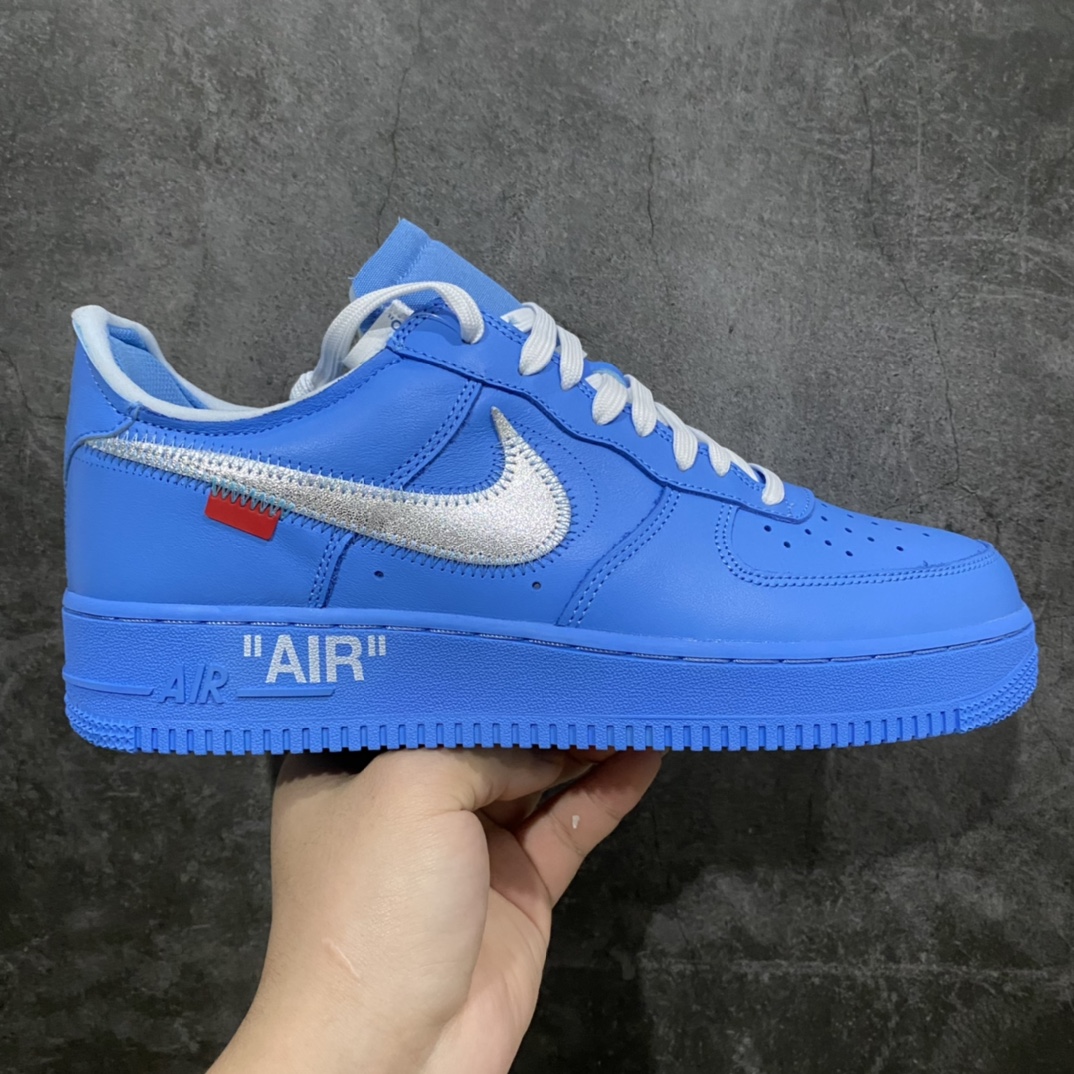H12纯原 Nike Air Force1 X Off White AF1 OW MCA 北卡蓝色艺术馆 CI1173-400 重金购入原鞋开发 耗时多个月开发打造 北美突袭发售一波 现正品价格逼近三万元大关 市面唯一使用正确批次卡色 Prime Asia 贝利原厂皮料 (与zp无色差)原楦原纸板 确保最大程度还原鞋头采用数码冲孔 清洁度完美 正确中底双色四线拉帮 侧面字体采用原厂高频工艺 多层印刷加厚处理 立体清晰 区分市面单层油墨印刷 原厂防盗扣 原档案大底 第一批仅1200双 外贸客户必主推版本 尺码 39 40 40.5 41 42 42.5 43 44 44.5 45 46 47.5-选品中心