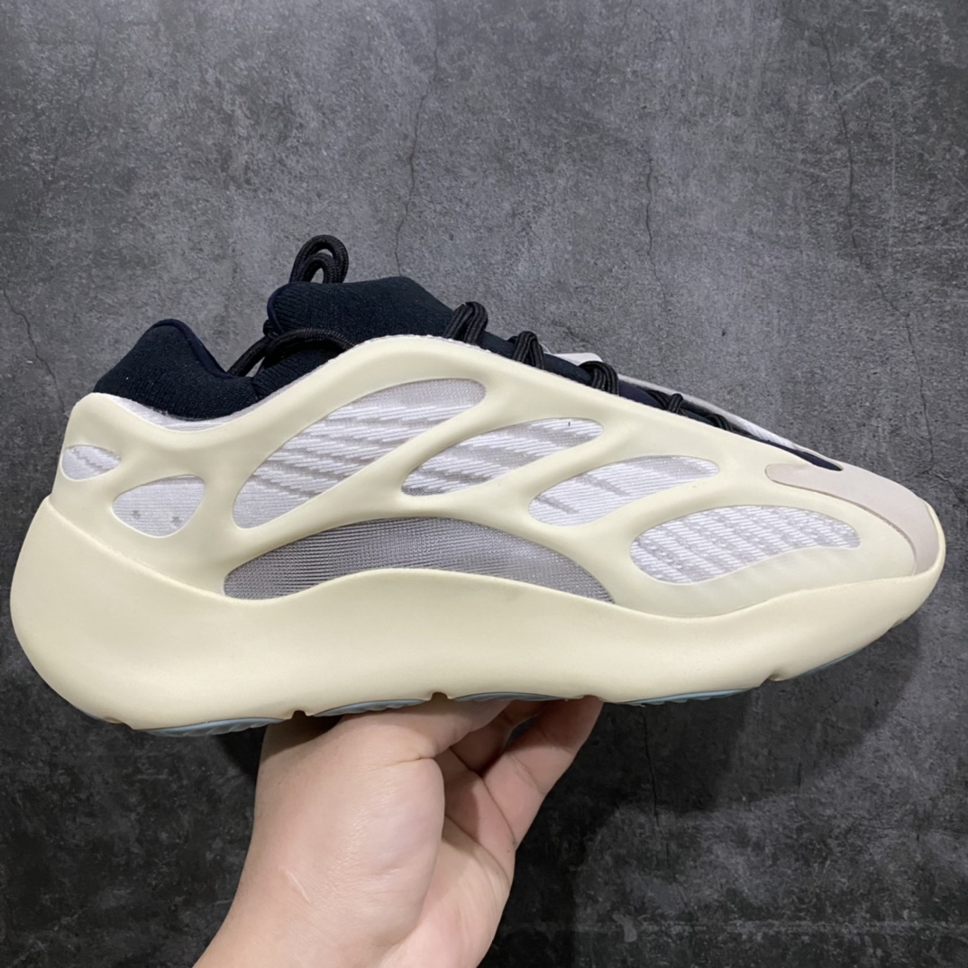 God版本Yeezy700v3白异形FW4980 此版本细节品质不错 原材料制作 清洁度和鞋型也都很好 比s2版本要好很多 尺码:36-47-选品中心