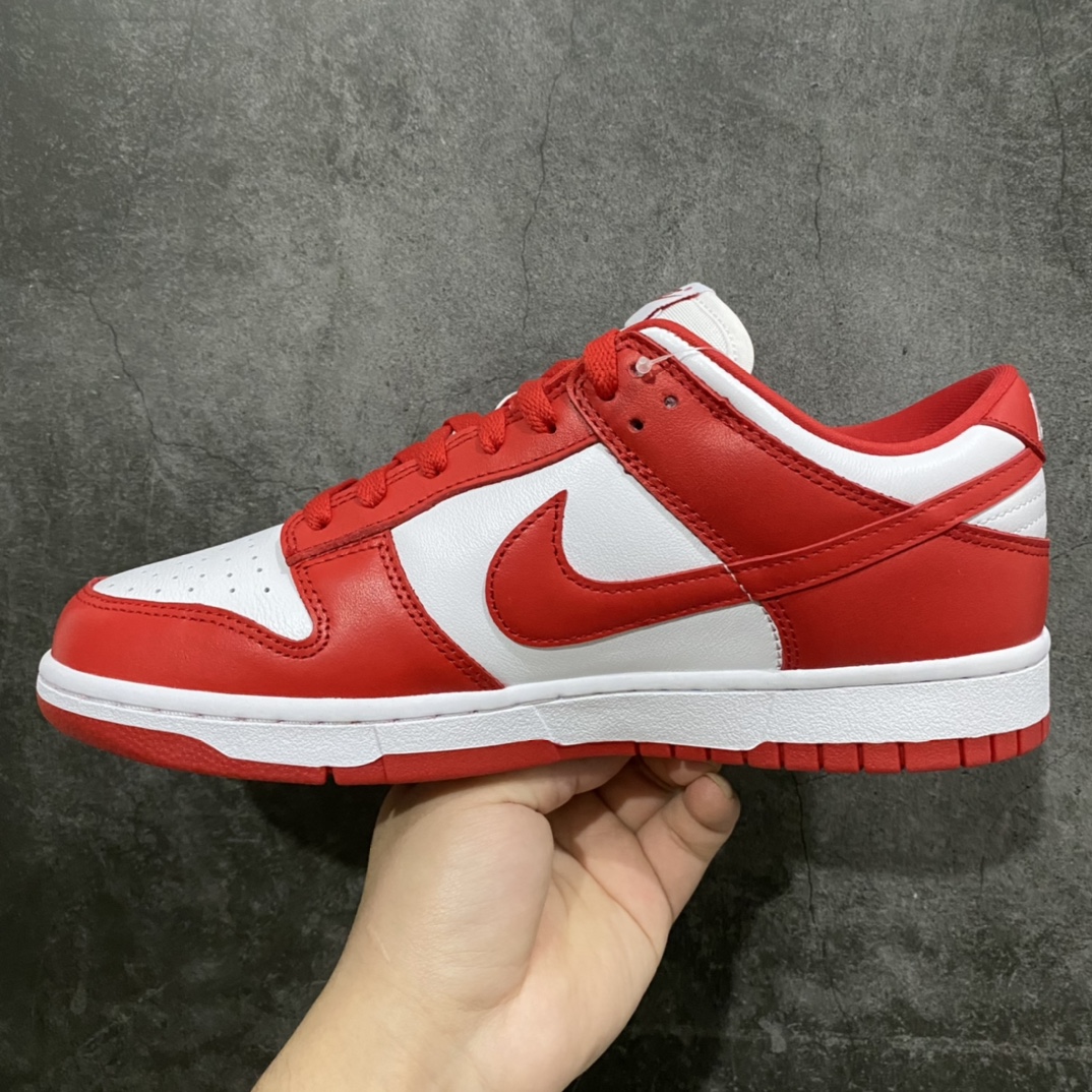 图片[2]-M纯原 NK Dunk Low SP 白红 CU1727-100 圈内最强 零售首选 独家原厂航空铝磨具打磨大底 鞋头坡度极致还原 原盒原配 圈内天花板工艺 原厂冲刀 超高清洁度 全鞋零毛边皮料切割 全套原楦原模倾力打造完美版型 采用原厂百宏鞋带以及原厂百宏织唛舌标 内标可供原厂几率过验 原厂中底布黄色点胶 原厂中底布拉帮走线遵循公司‼️ 尺码：36 36.5 37.5 38 38.5 39 40 40.5 41 42 42.5 43 44 45 46 47.5-选品中心
