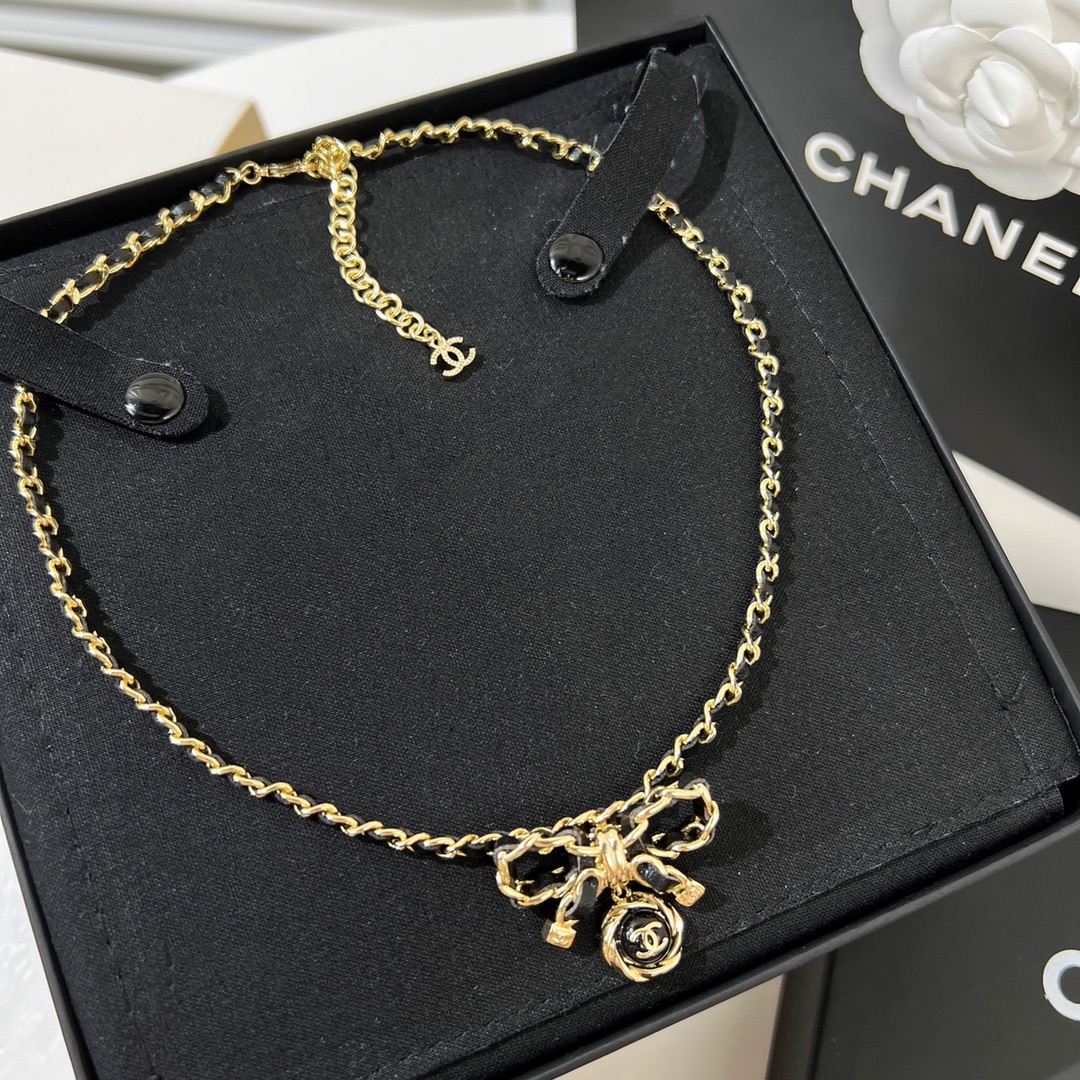 新款☑️CHANEL香奈儿双c 黑皮绳蝴蝶结项链