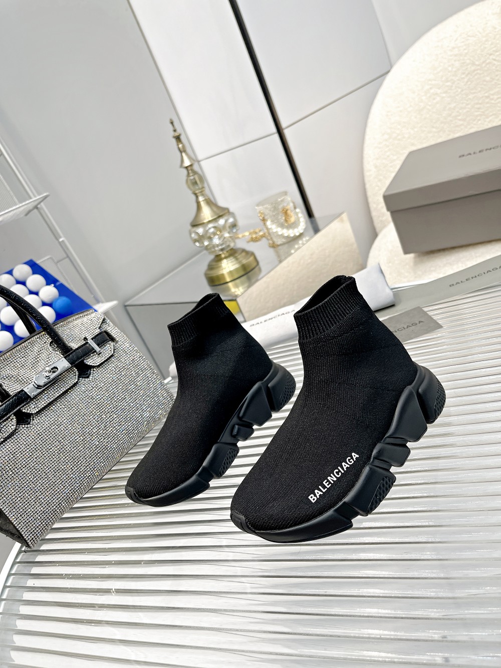 NO:717767,Children's shoes, exclusive top version vacuum outsole] Balenciaga Size: 27.28.29.30.31.32.33.34.35. BALENCIAGA Balenciaga air-cushioned socks, elastic knitted high-top sneakers. Round toe, white logo print on the outside, ribbed knitted collar. Color-matching textured rubber sole, Memory Sole  Memory sole technology, embossed logo heel., socks shoes, balenciaga, balenciaga, sneakers, socks,19860909童鞋 独家顶级版本真空大底】巴黎世家 Size:27.28.29.30.31.32.33.34.35. BALENCIAGA 巴黎世家气垫袜子鞋 弹性针织高帮运动鞋.圆头,外侧白色徽标印花,罗纹针织鞋领.配色纹理橡胶鞋底,Memory Sole 记忆鞋底技术,压花徽标鞋跟.,袜子鞋,balenciaga,balenciaga,sneakers,socks,,Children's