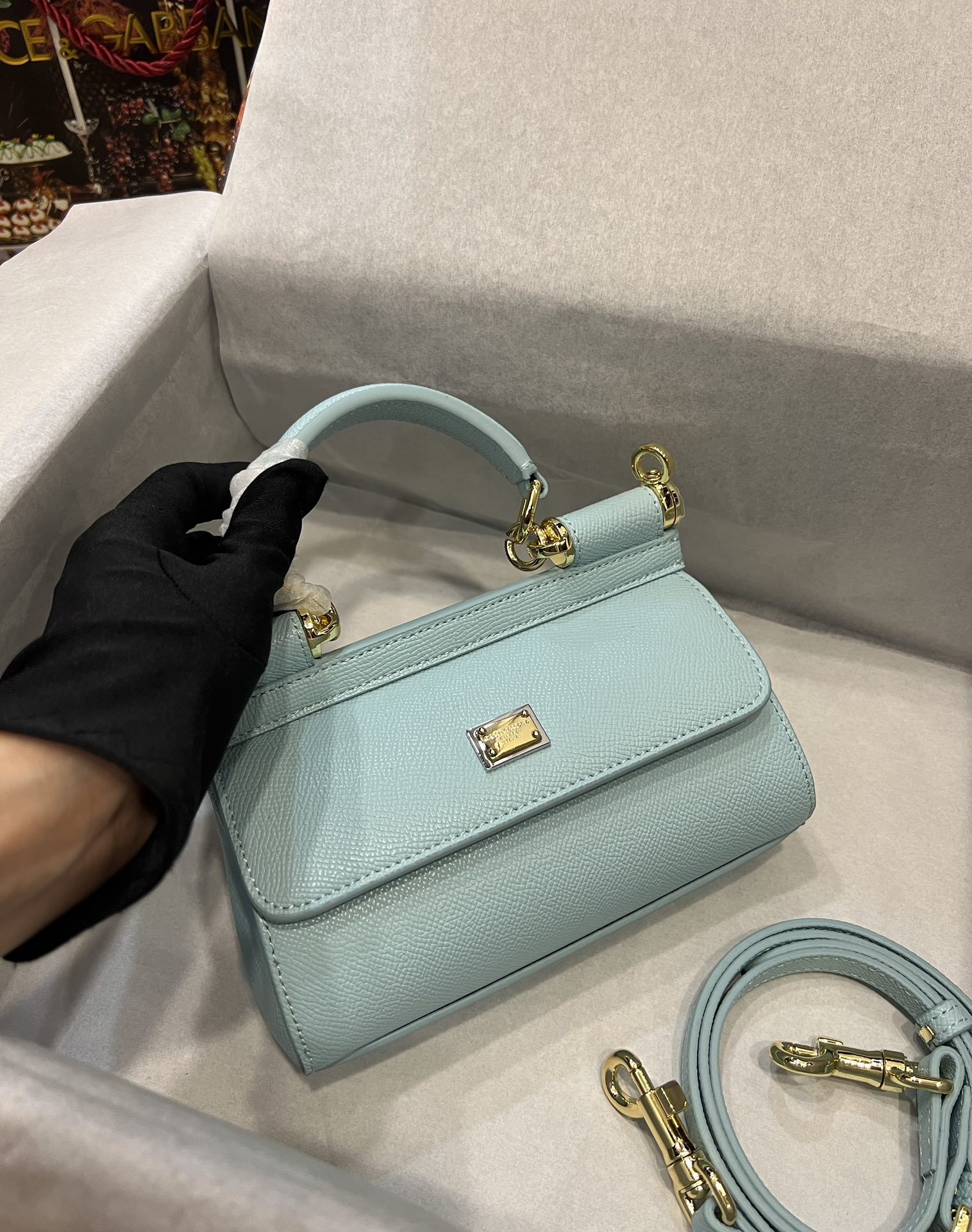 Top original order Dolce & Gabbana 👑
A Birkin bag in the fashion industry👜Every time it is shown, it always has hot🔥 and luminous highlights🎨, which always make people fall in love💋