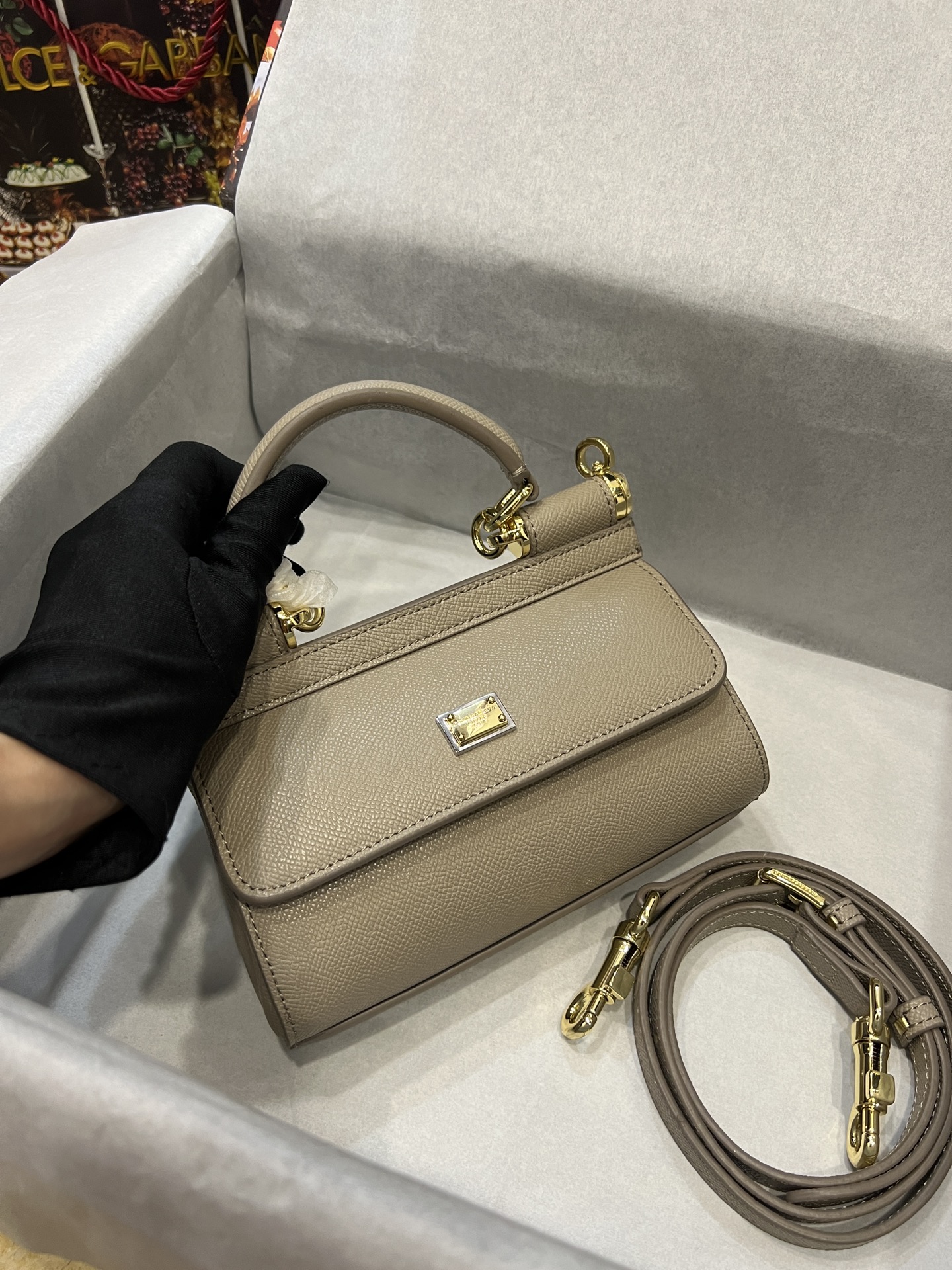 Top original order Dolce & Gabbana 👑
A Birkin bag in the fashion industry👜Every time it is shown, it always has hot🔥 and luminous highlights🎨, which always make people fall in love💋