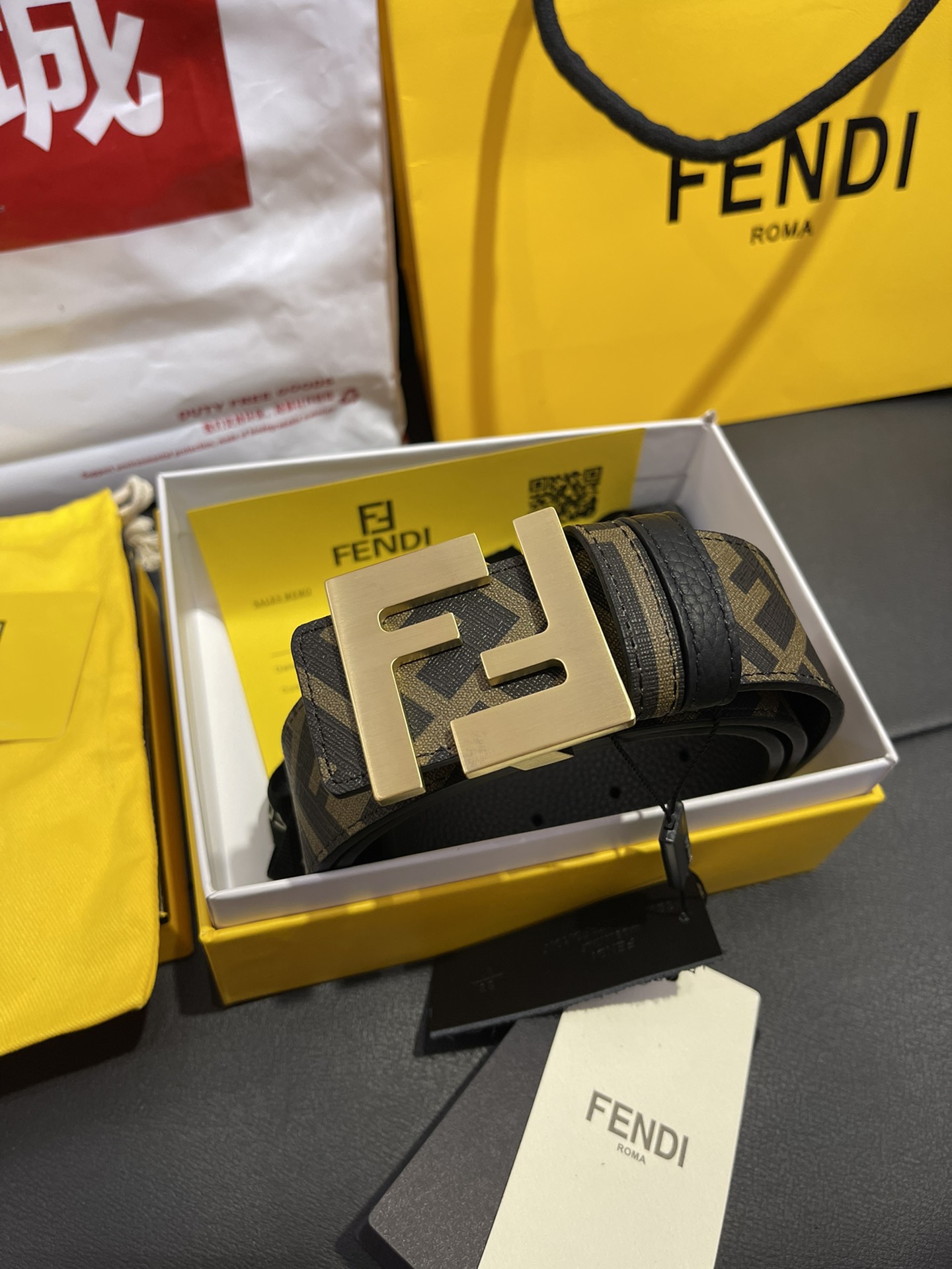 Fendi 礼盒 芬迪 FENDI 亮面双F标志 意大利进口小牛荔枝皮 BAGUETTE系列 𝟑.𝟓𝐜𝐦宽度