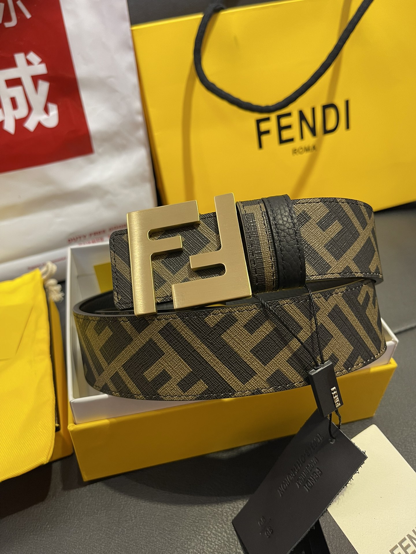 Fendi 礼盒 芬迪 FENDI 亮面双F标志 意大利进口小牛荔枝皮 BAGUETTE系列 𝟑.𝟓𝐜𝐦宽度
